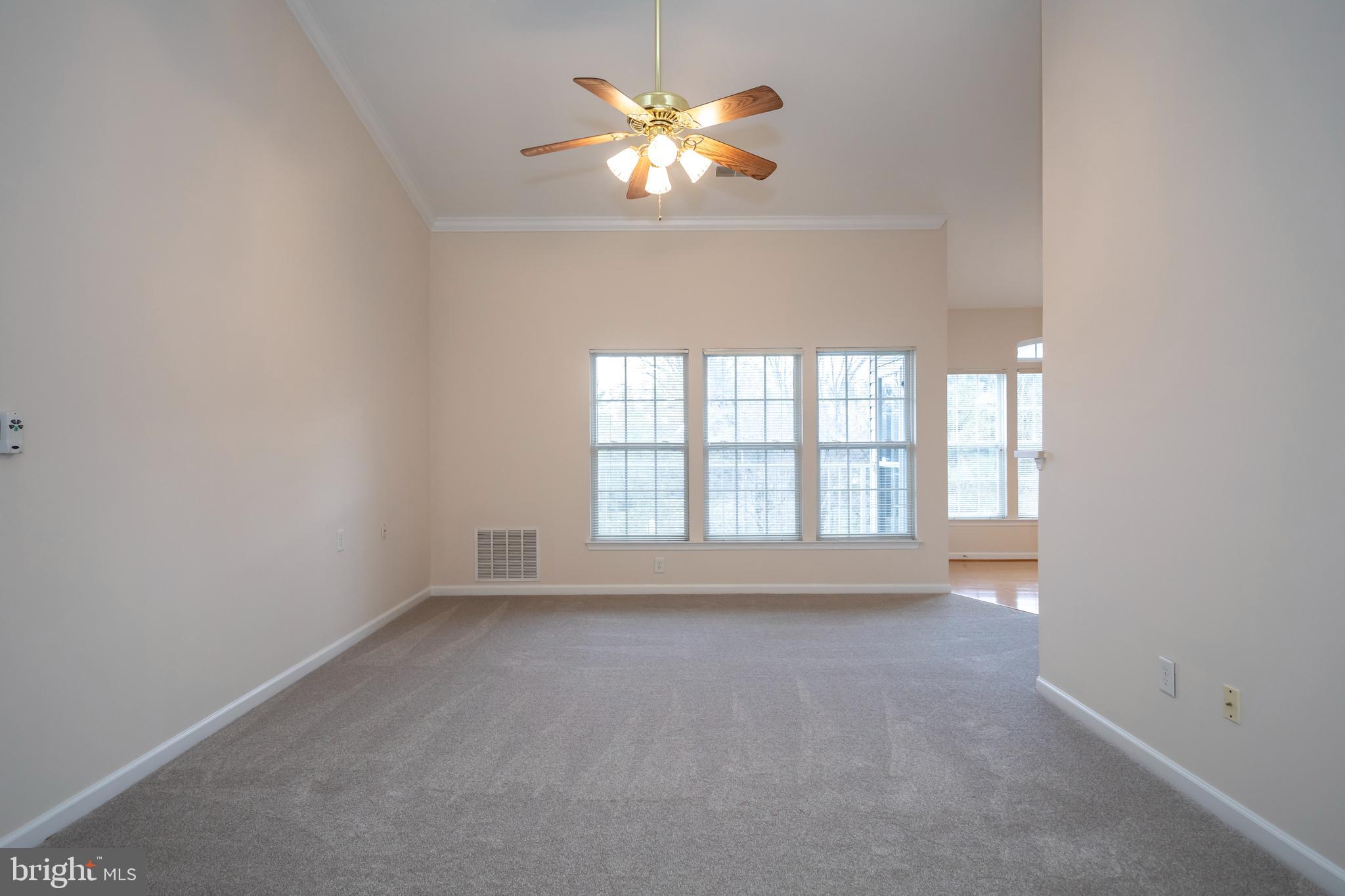 KINGS CROSSING - Residential