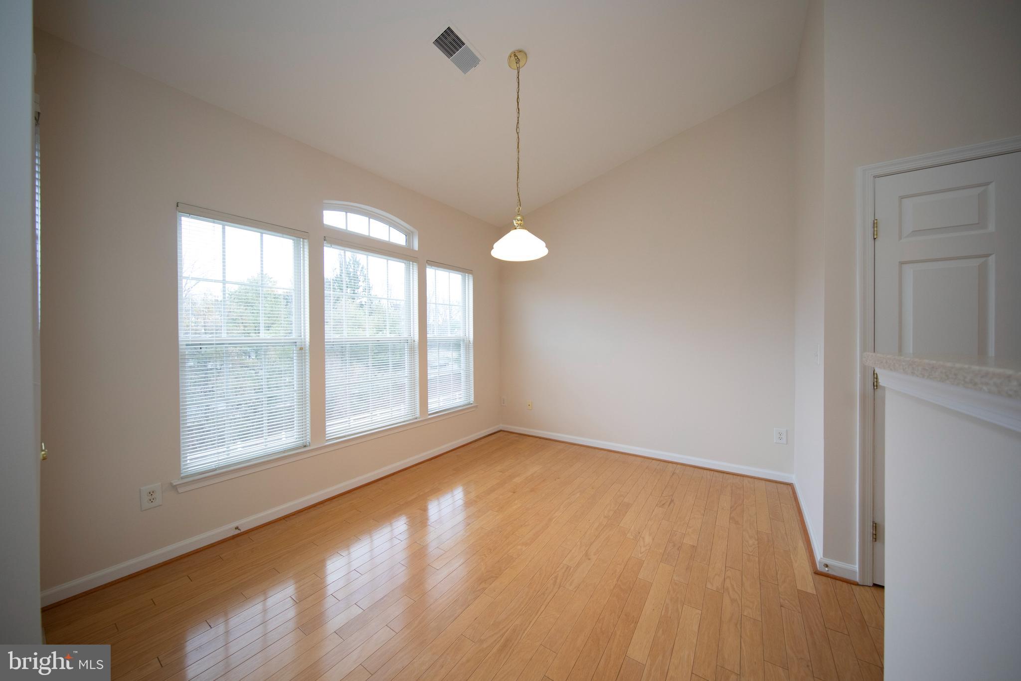 KINGS CROSSING - Residential