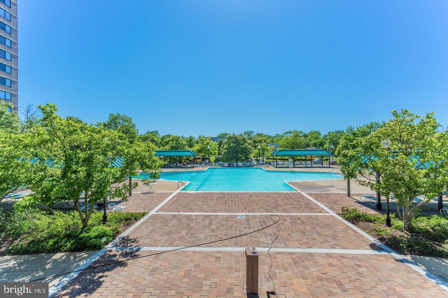 SKYLINE SQUARE CONDO - Residential