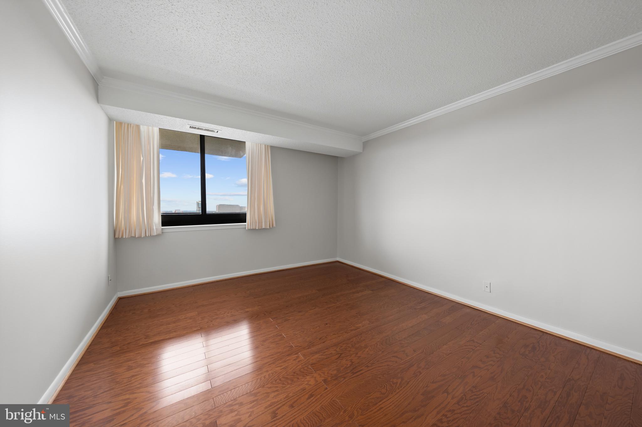 SKYLINE SQUARE CONDO - Residential
