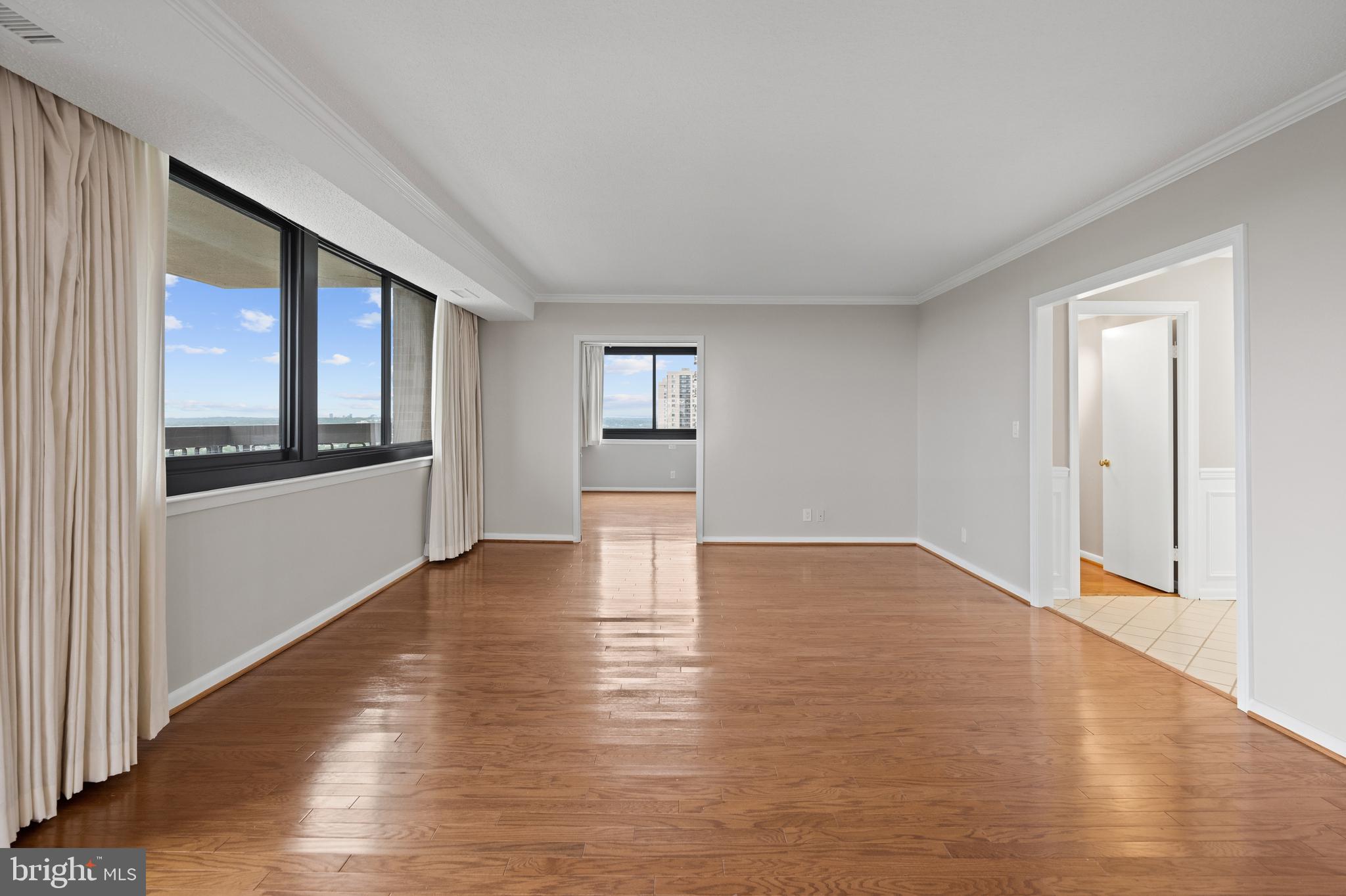 SKYLINE SQUARE CONDO - Residential