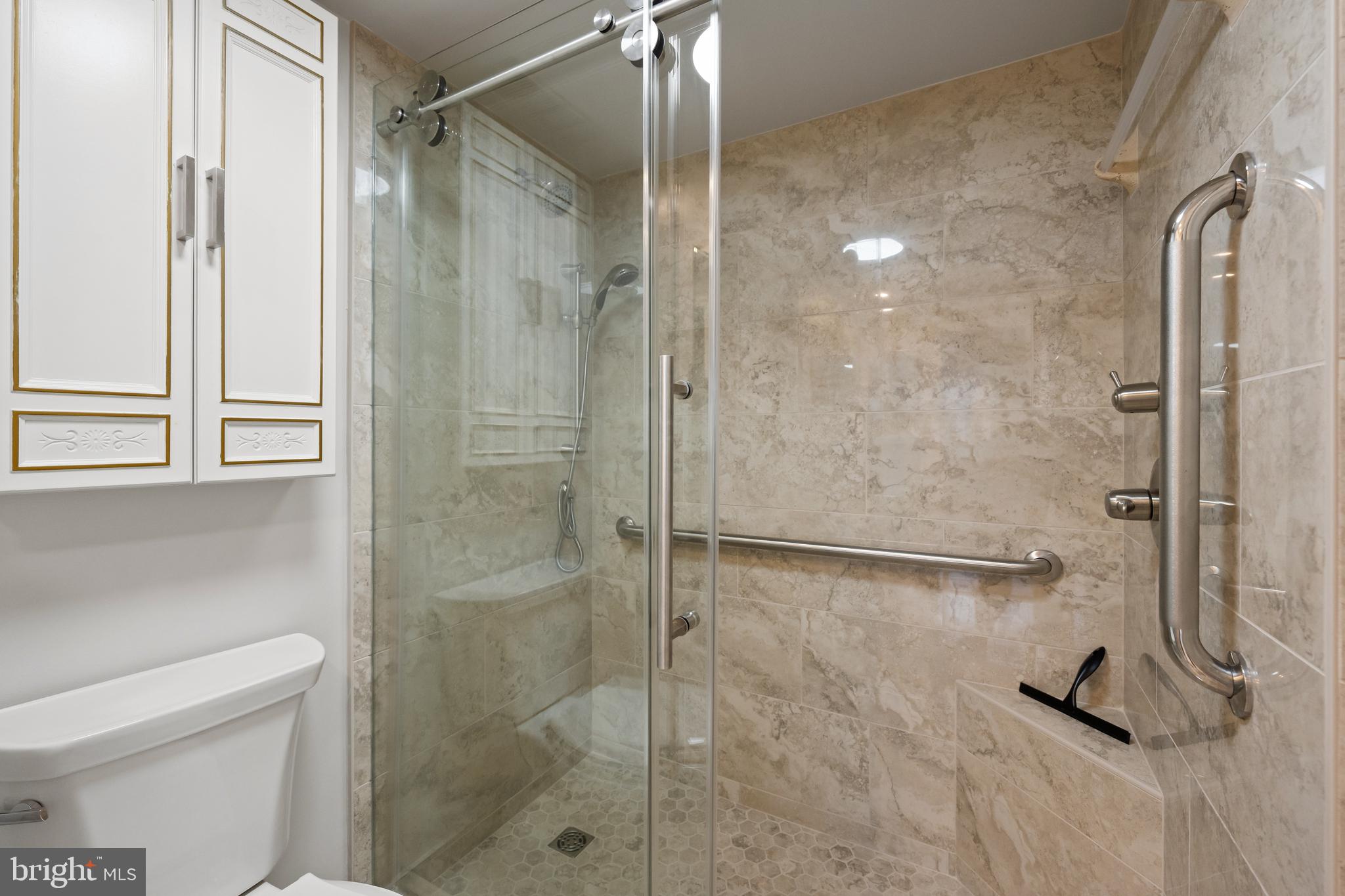 SKYLINE SQUARE CONDO - Residential
