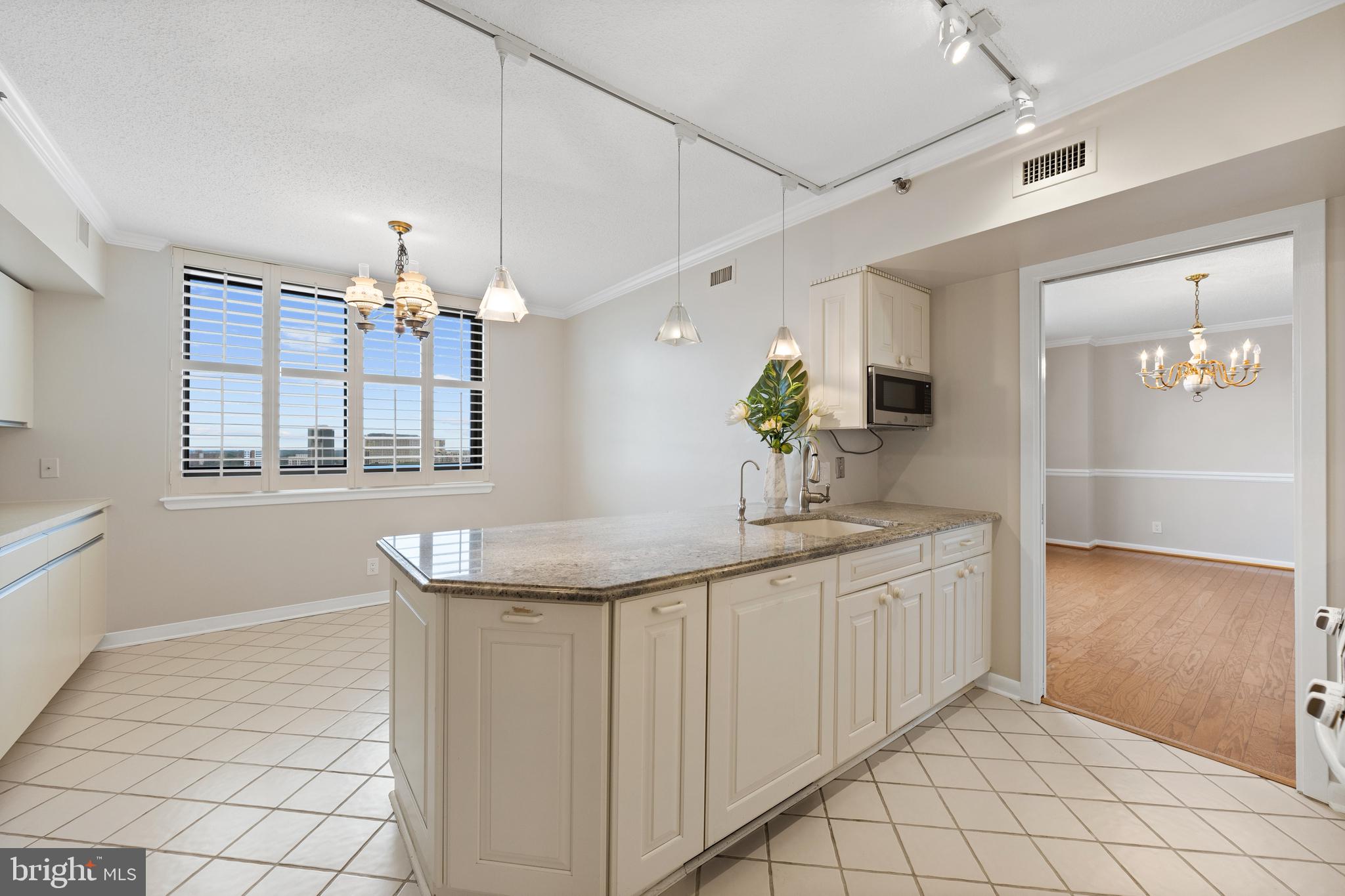 SKYLINE SQUARE CONDO - Residential