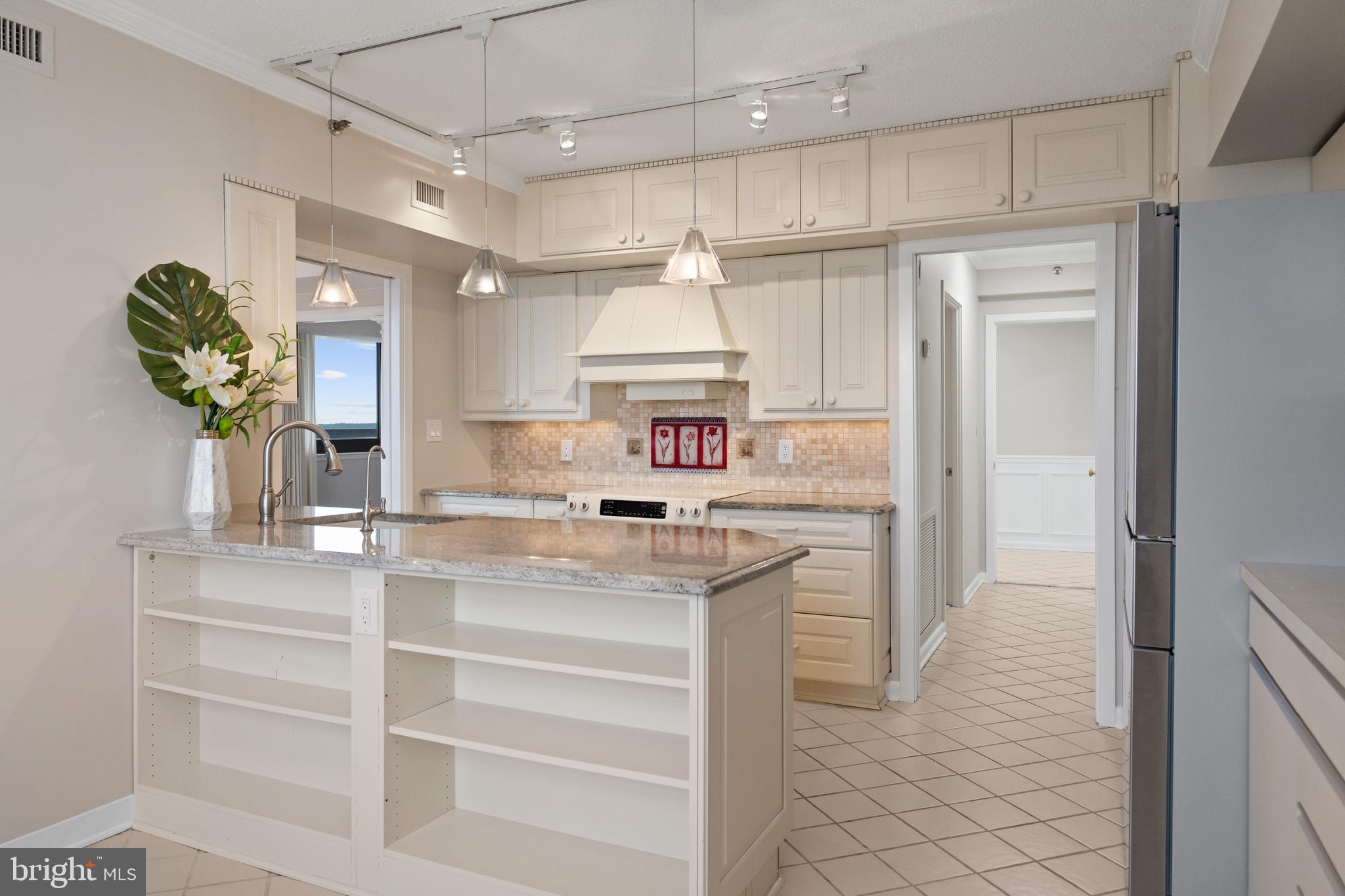 SKYLINE SQUARE CONDO - Residential
