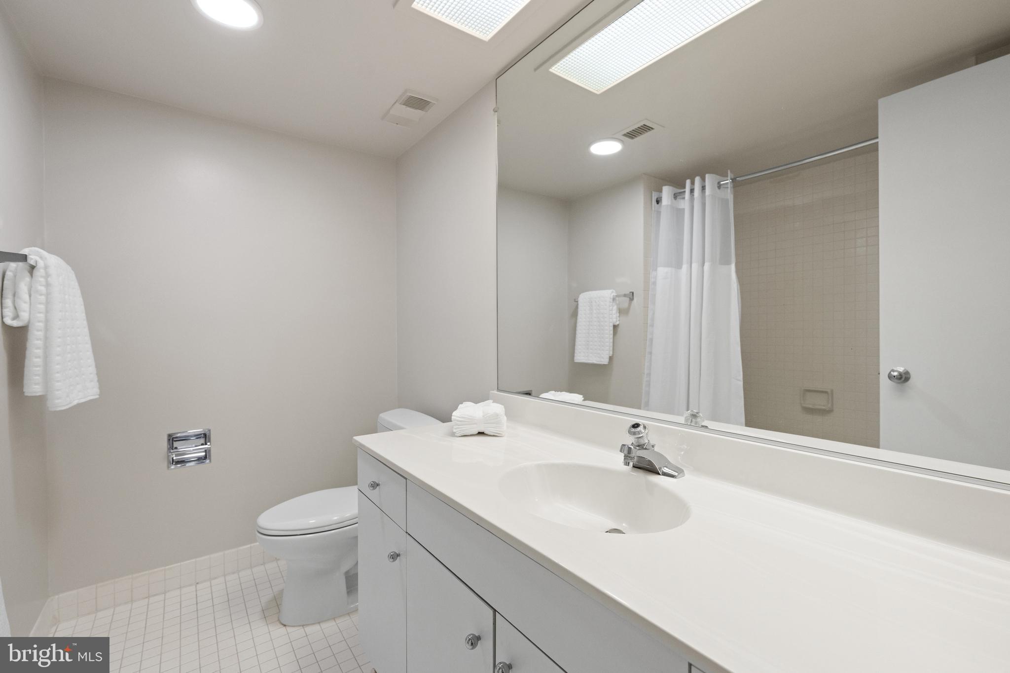 SKYLINE SQUARE CONDO - Residential