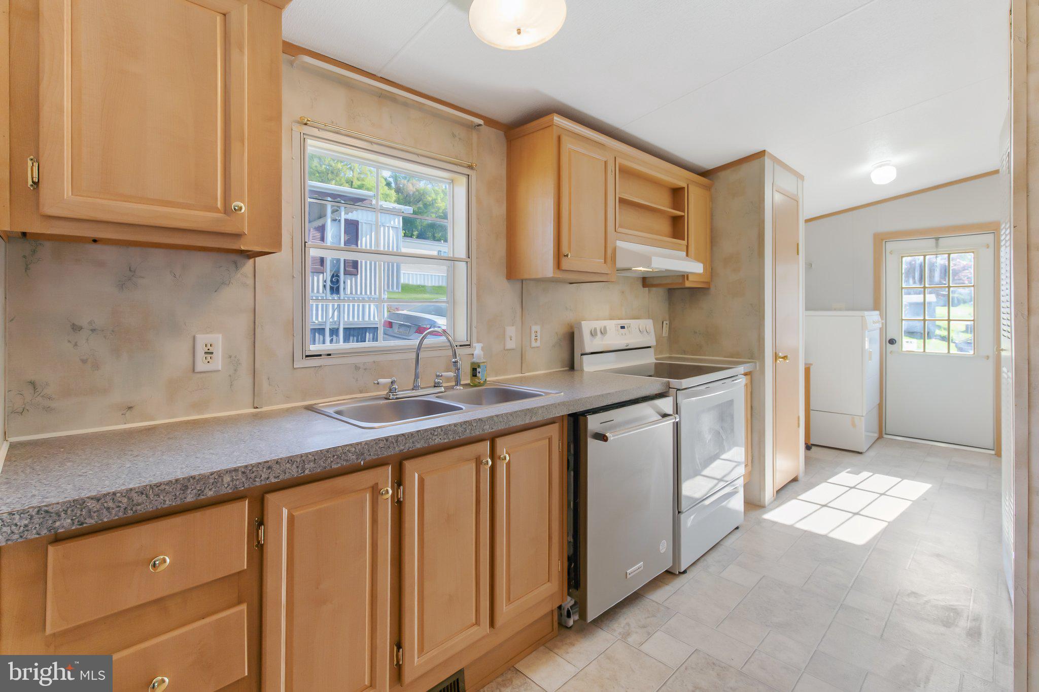 SOUTHLAND HILLS - Residential