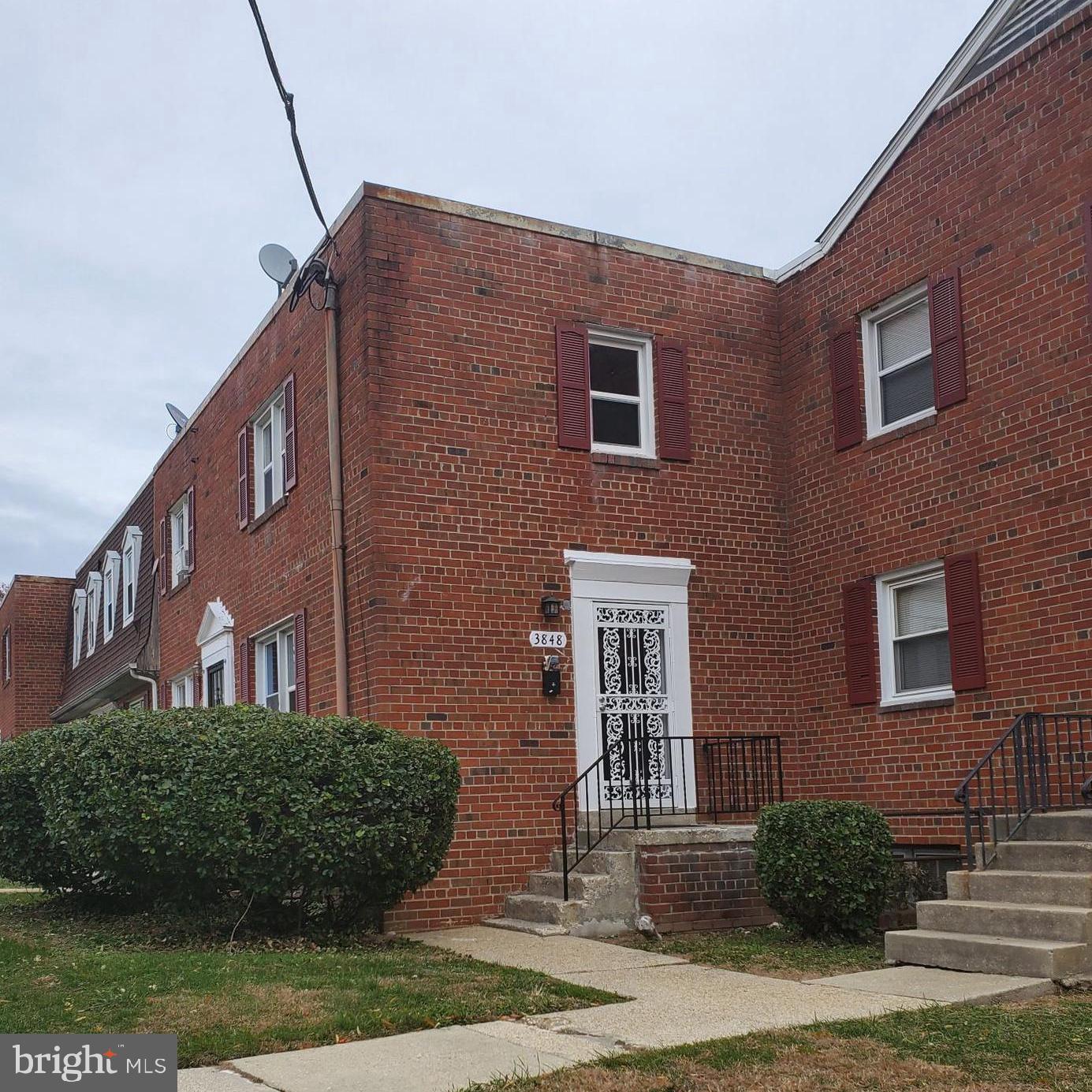 Well Maintained 2 level town home featuring 2bd, 1ba, hardwood flooring and more. 2-year initial leases required, Credit score of 600+ required, $4000 gross monthly income required, small dogs, spayed/neutered cats allowed, no pitbulls) If approved, 1st month's rent is required to hold the unit. Rhino Security Deposit Bond insurance required. Application fee is $65.00 per applicant