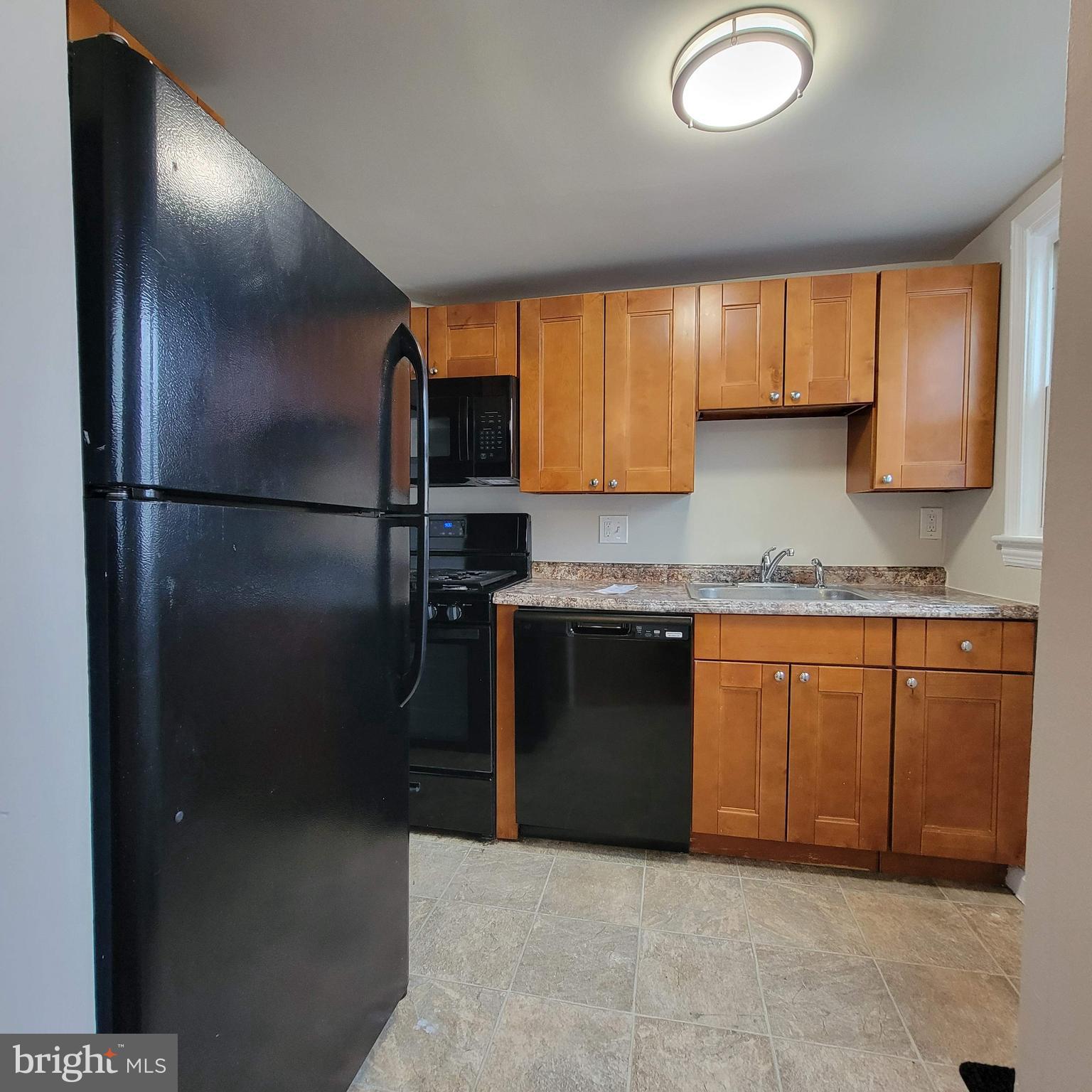 IVERSON COURTS - Residential Lease