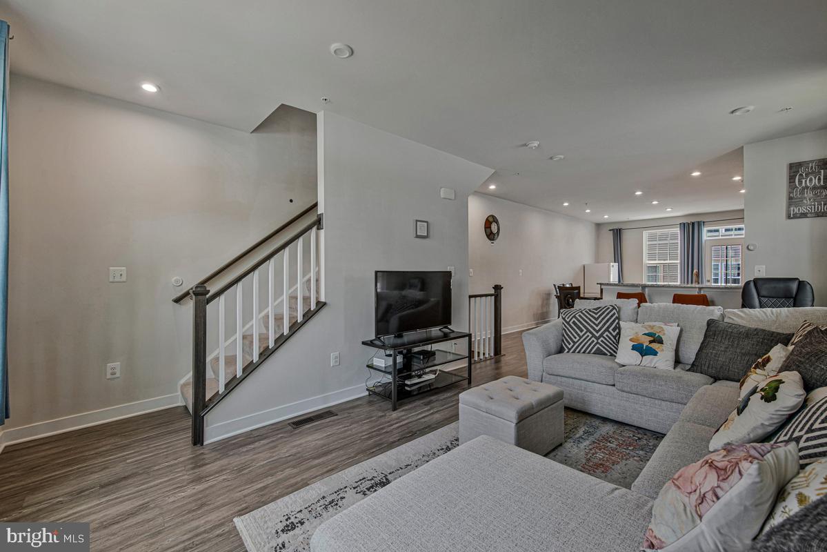 GREENBELT STATION - Residential