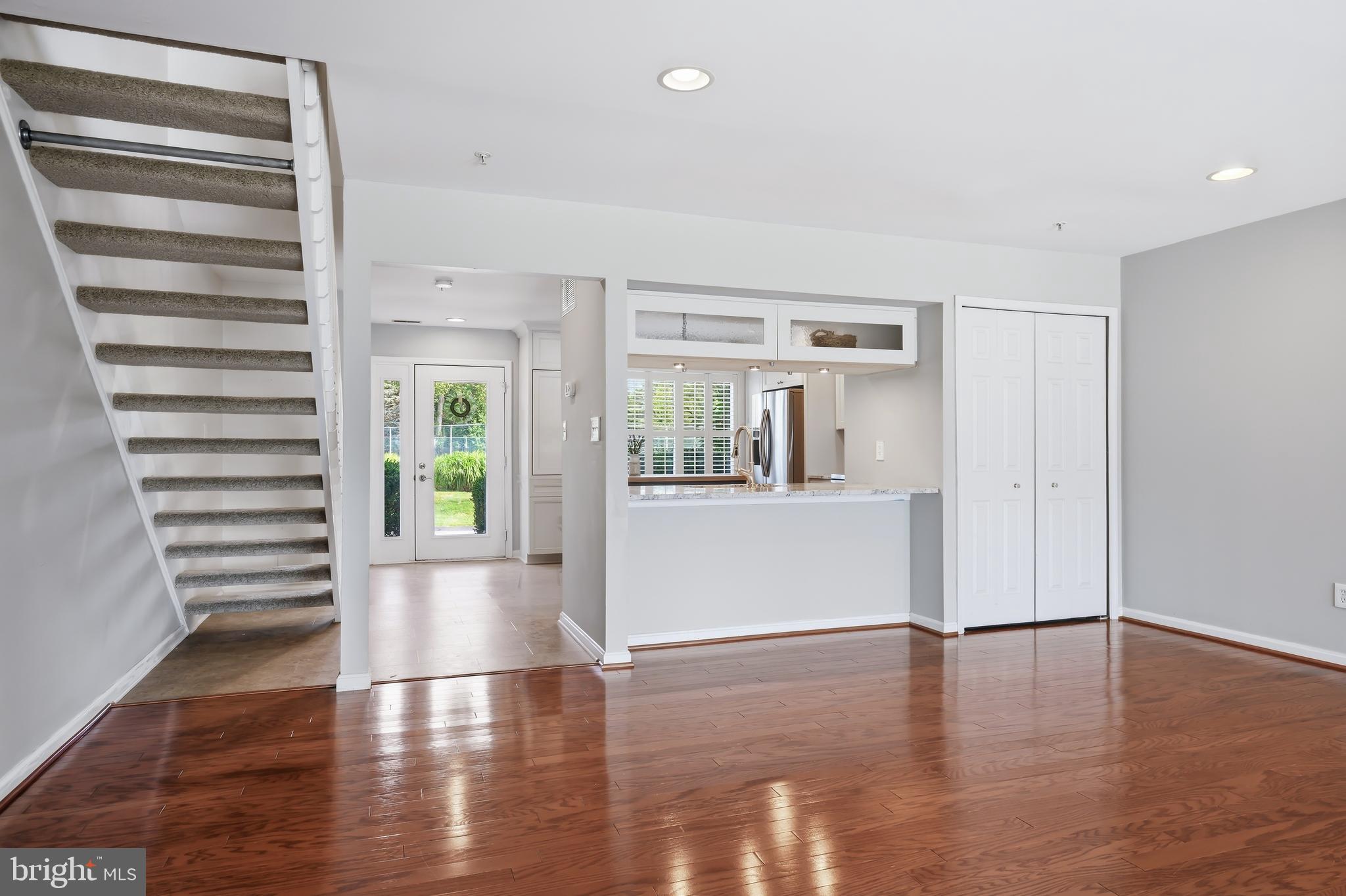 QUEENS LANDING - Residential
