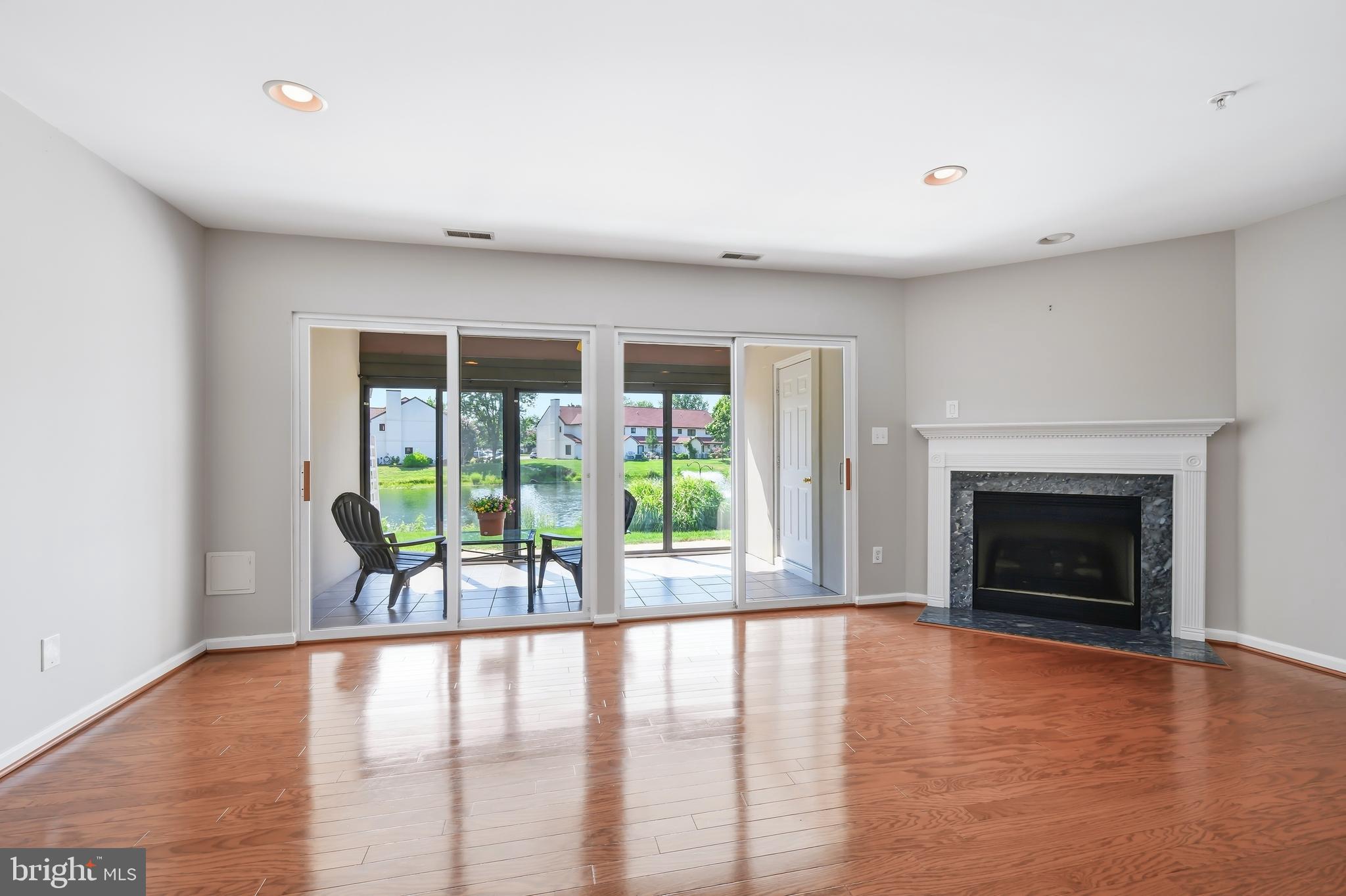 QUEENS LANDING - Residential