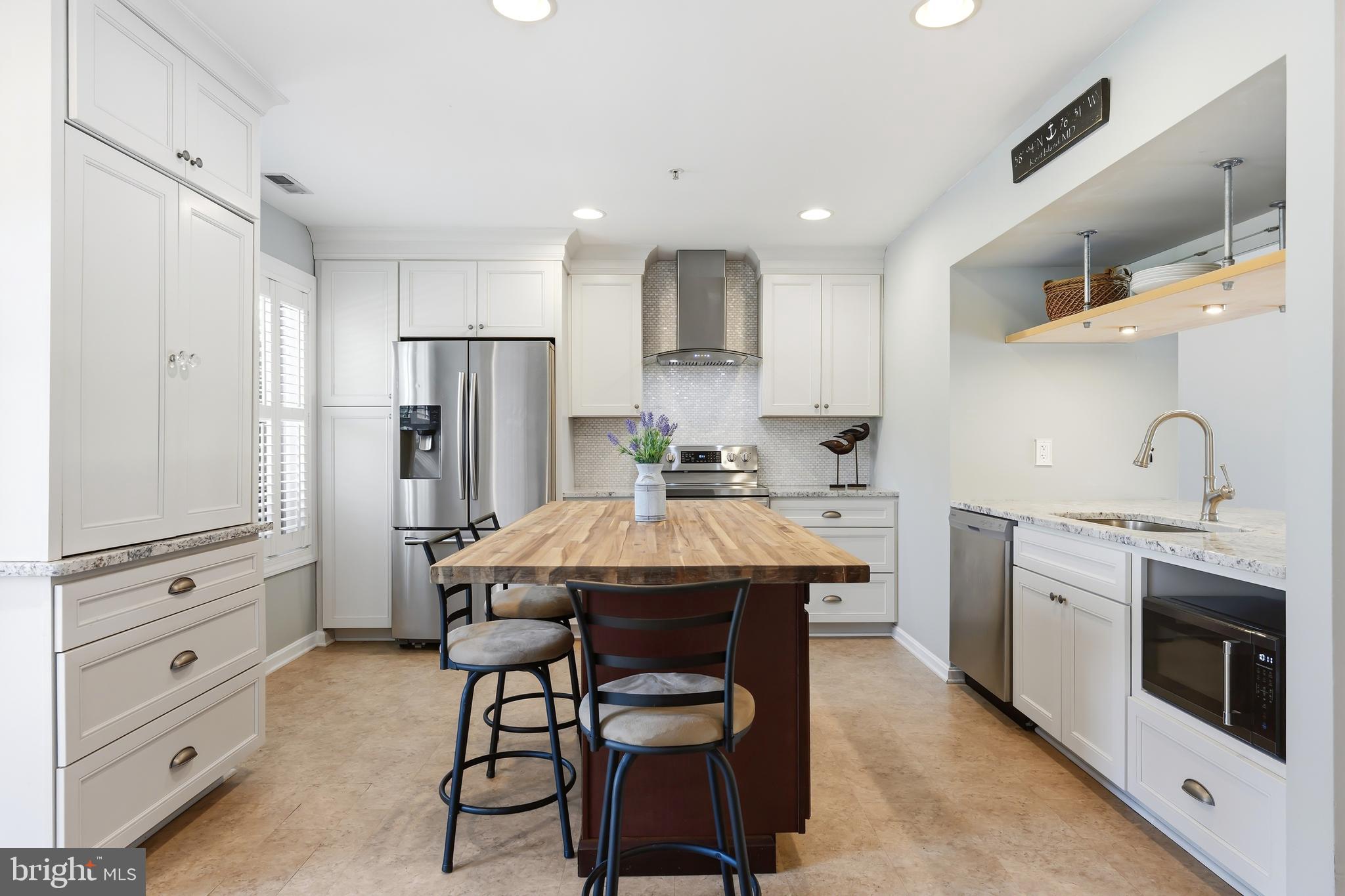 QUEENS LANDING - Residential