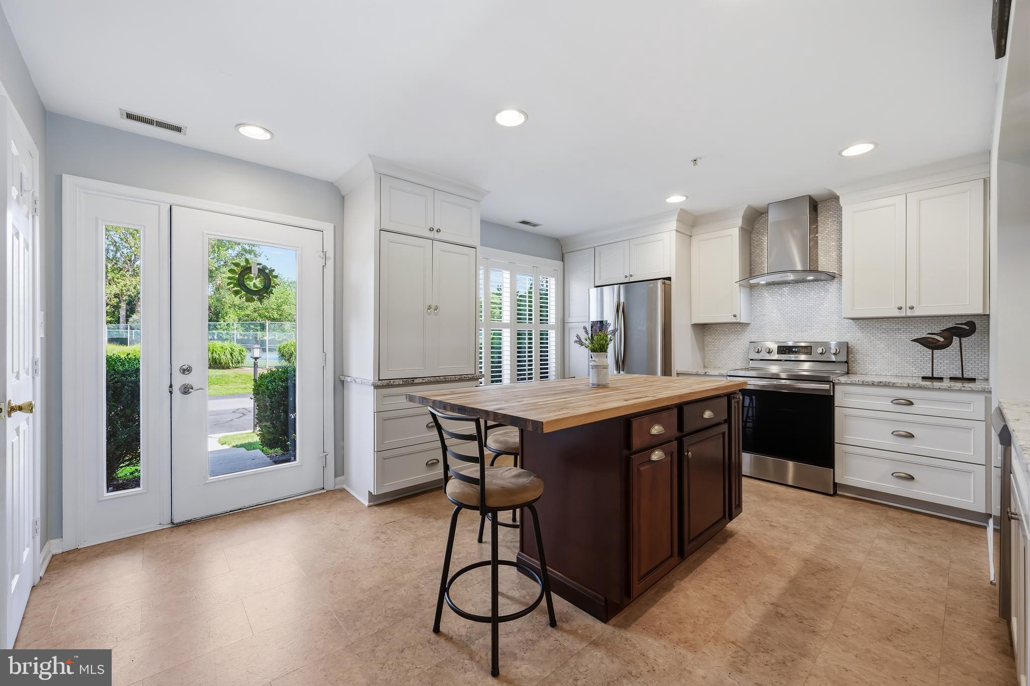 QUEENS LANDING - Residential