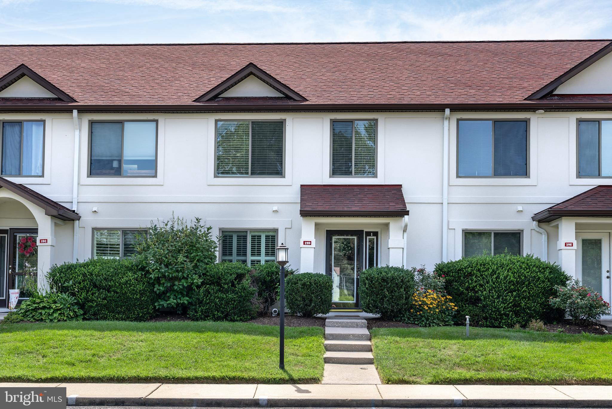 QUEENS LANDING - Residential