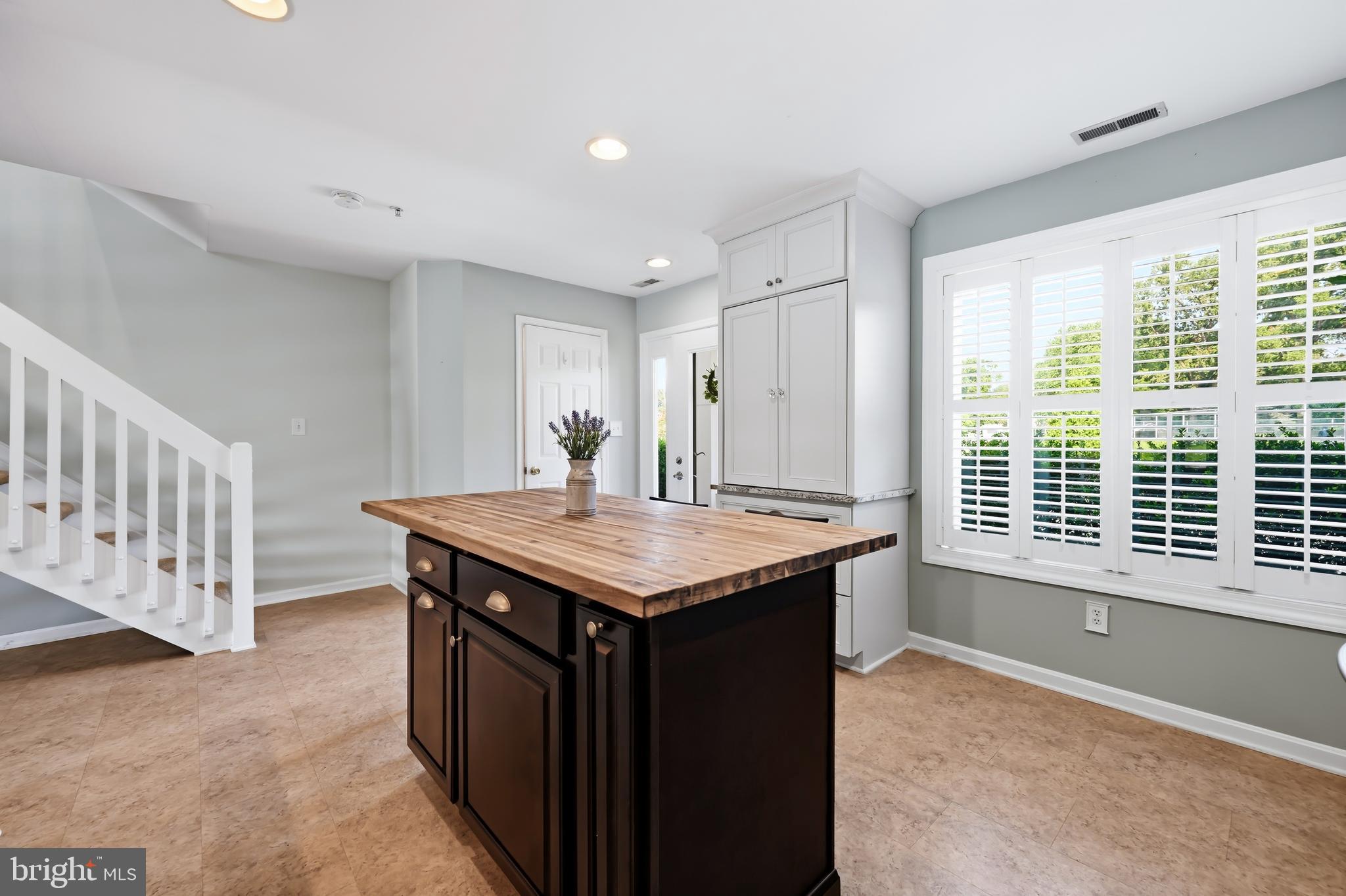 QUEENS LANDING - Residential