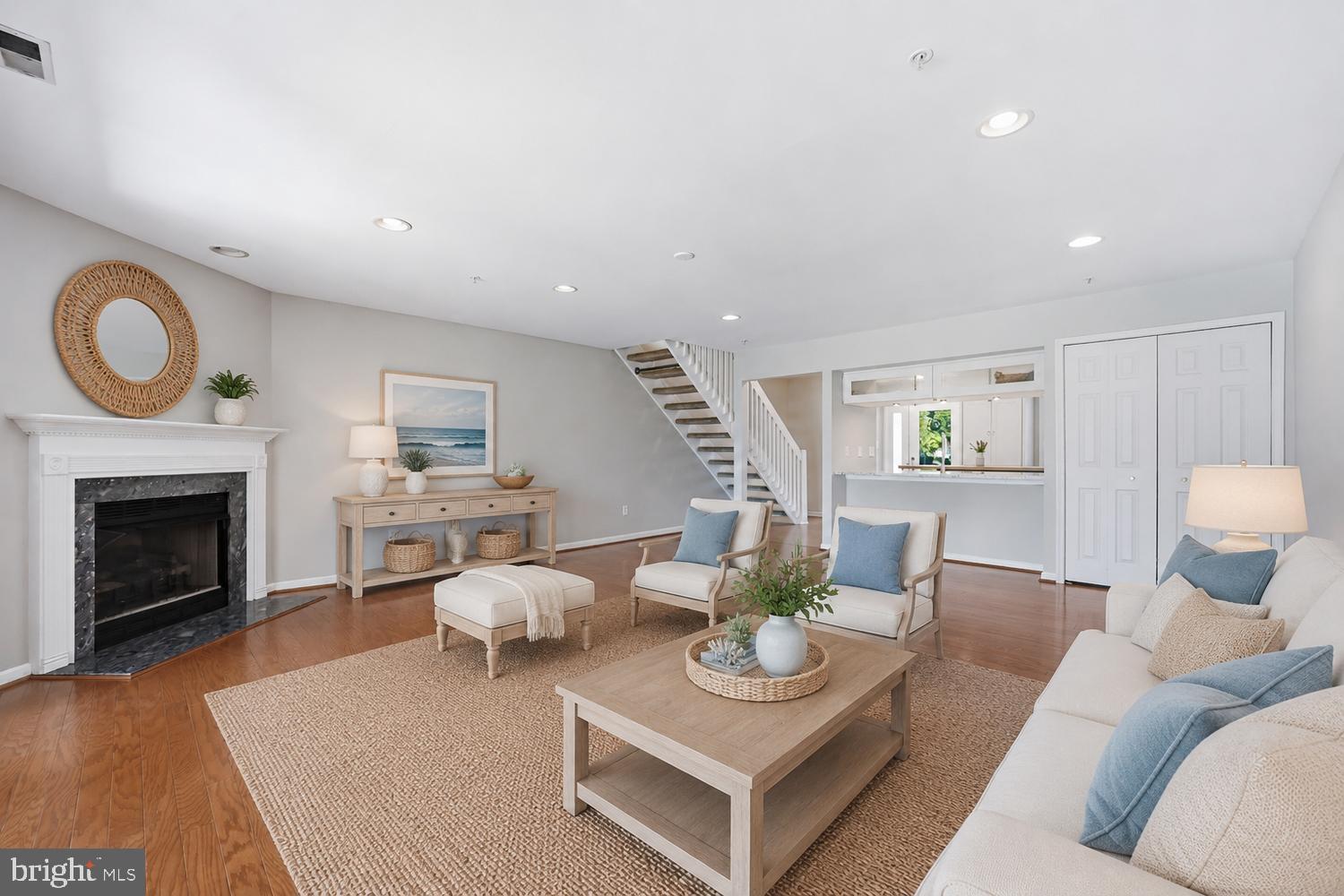 QUEENS LANDING - Residential