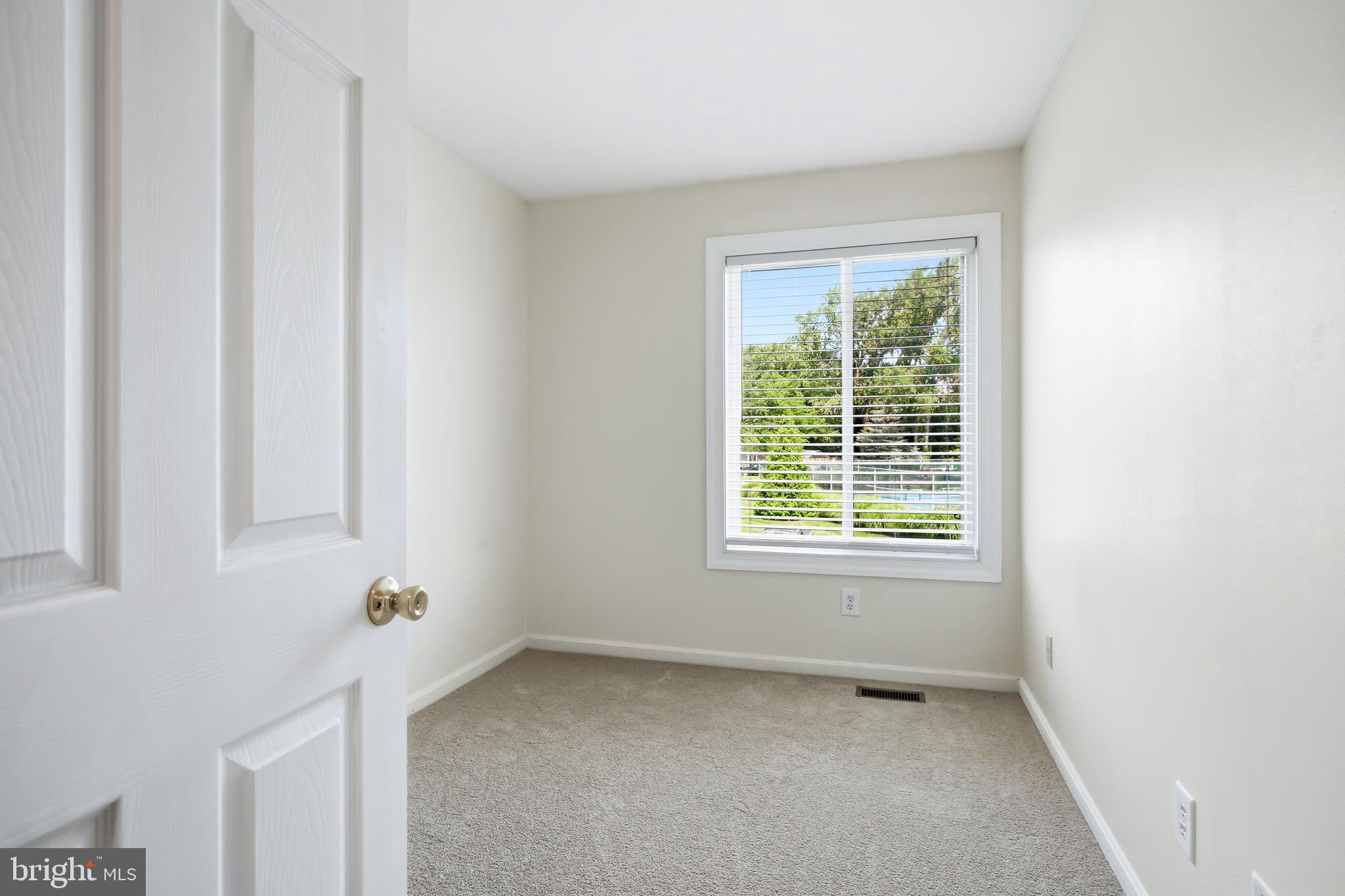 QUEENS LANDING - Residential
