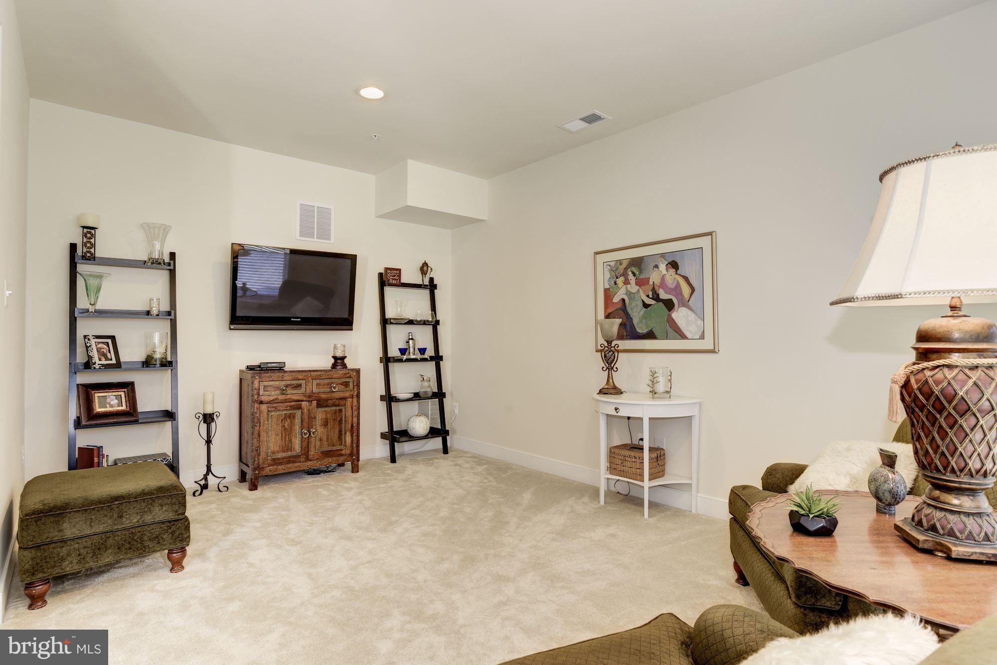 CROWN FARM - Residential