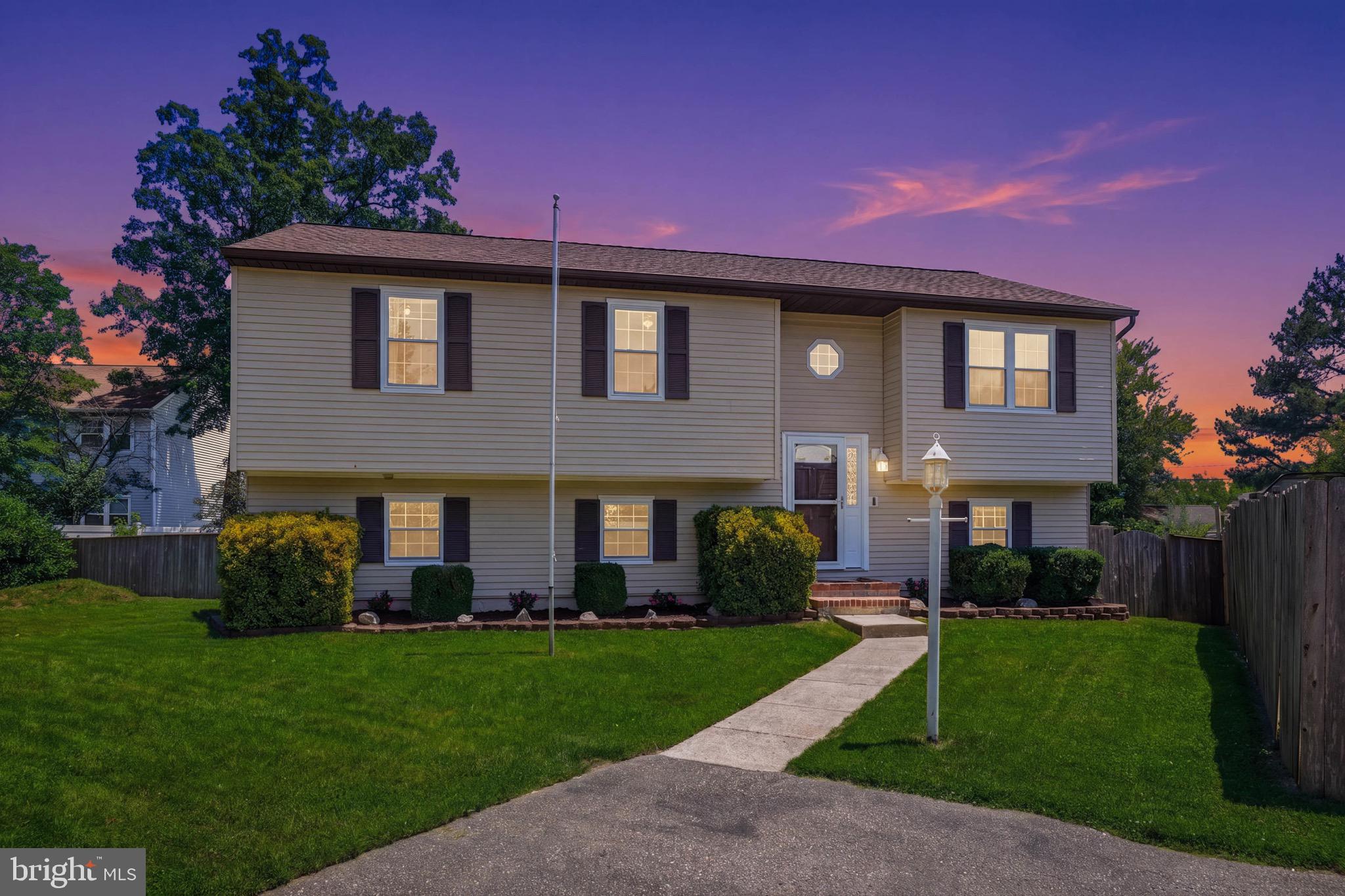 TOWERING OAKS - Residential