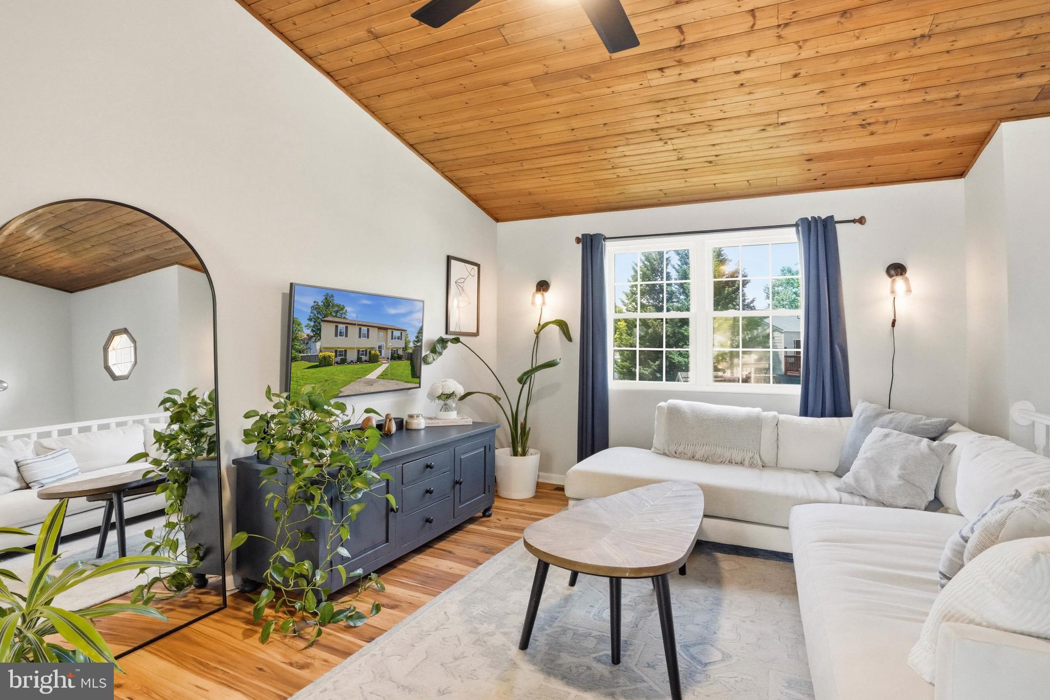 TOWERING OAKS - Residential