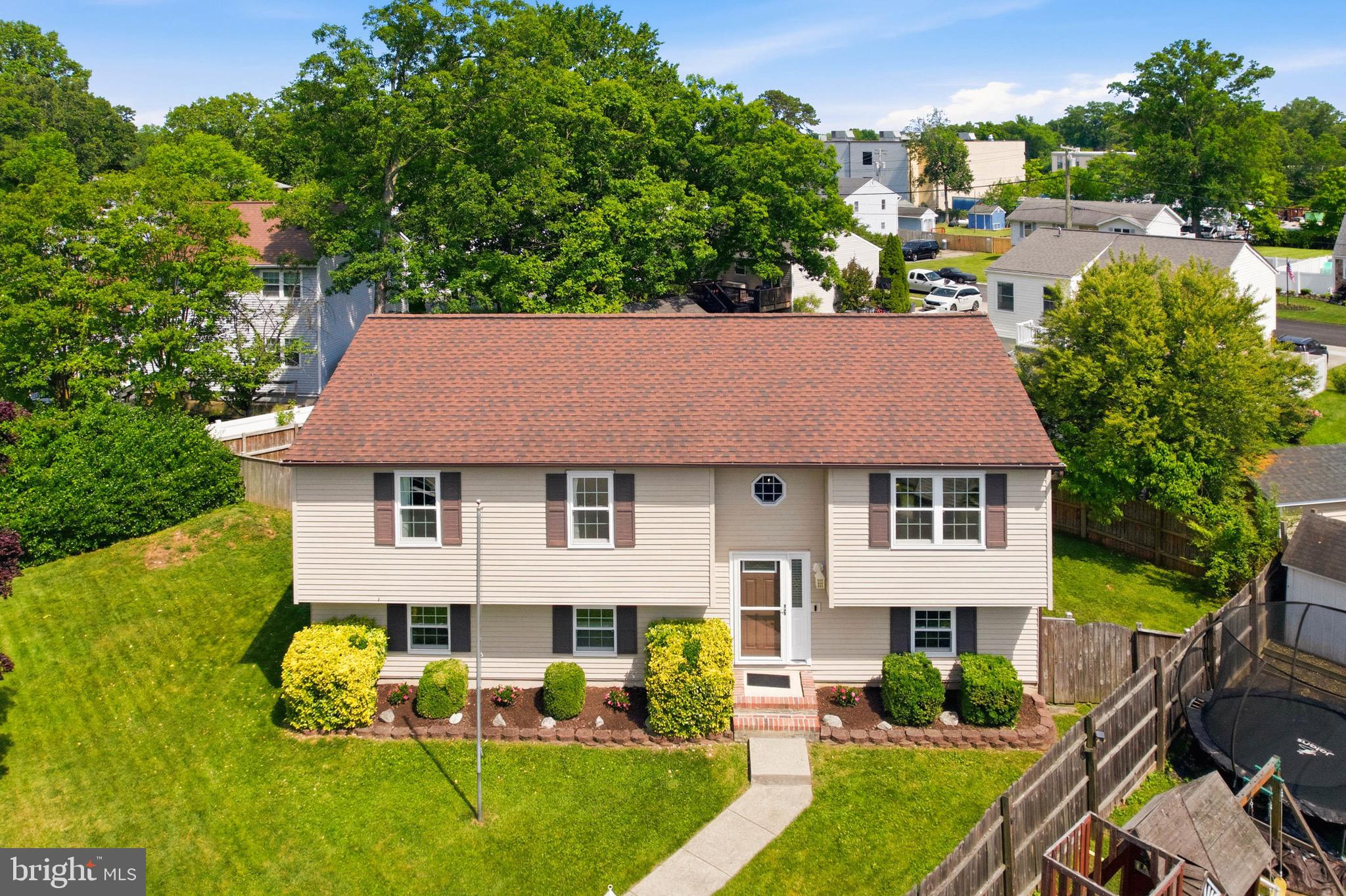 TOWERING OAKS - Residential