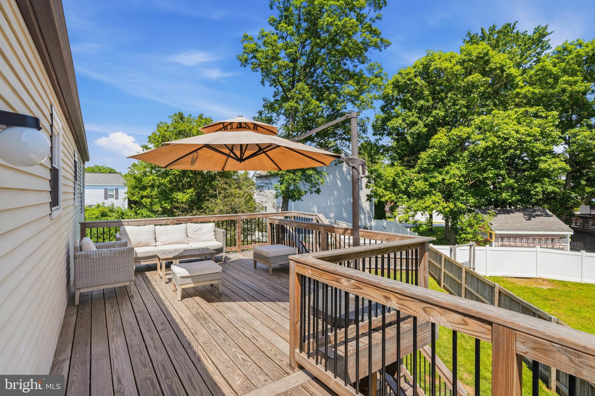 TOWERING OAKS - Residential