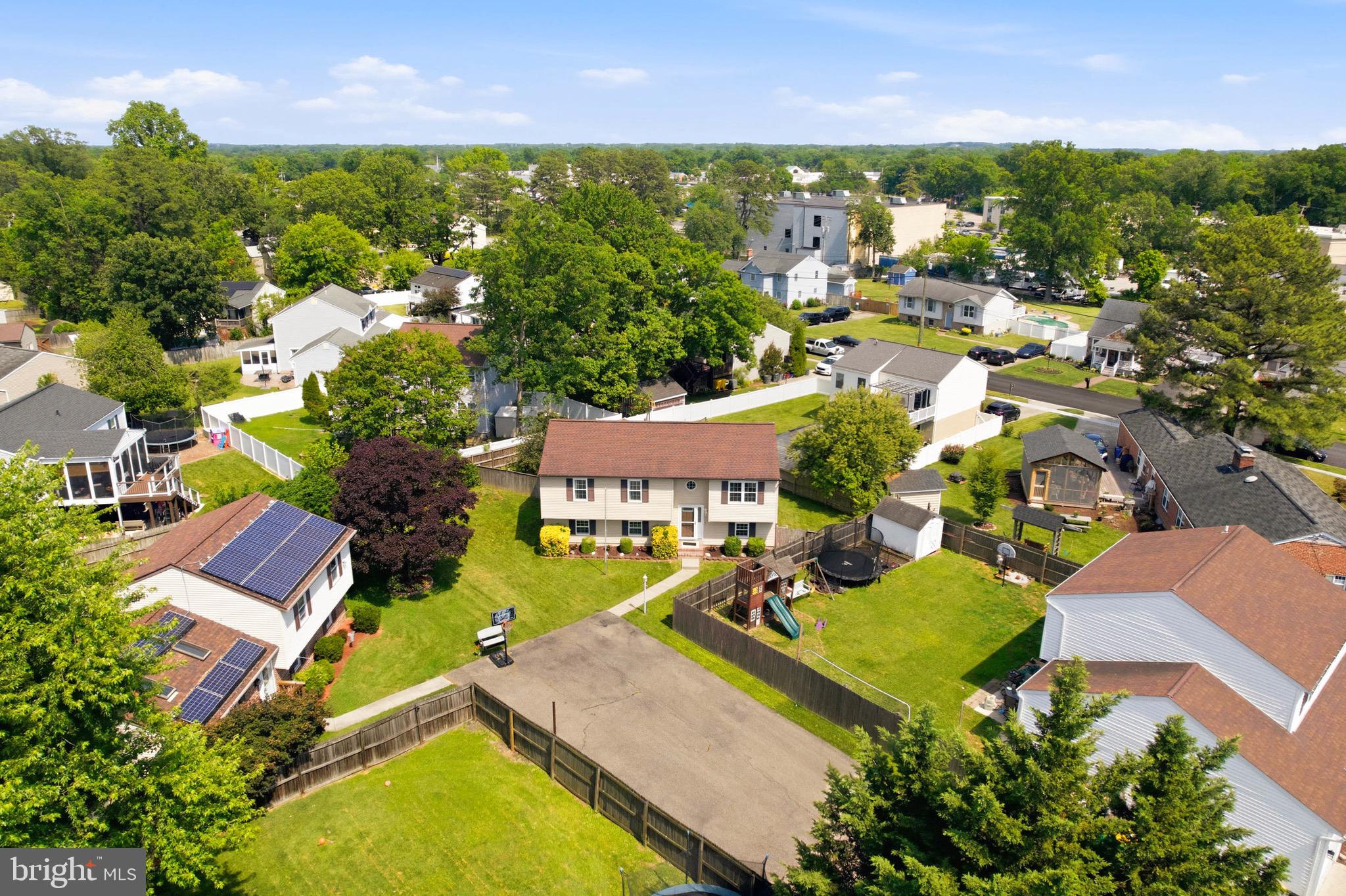 TOWERING OAKS - Residential