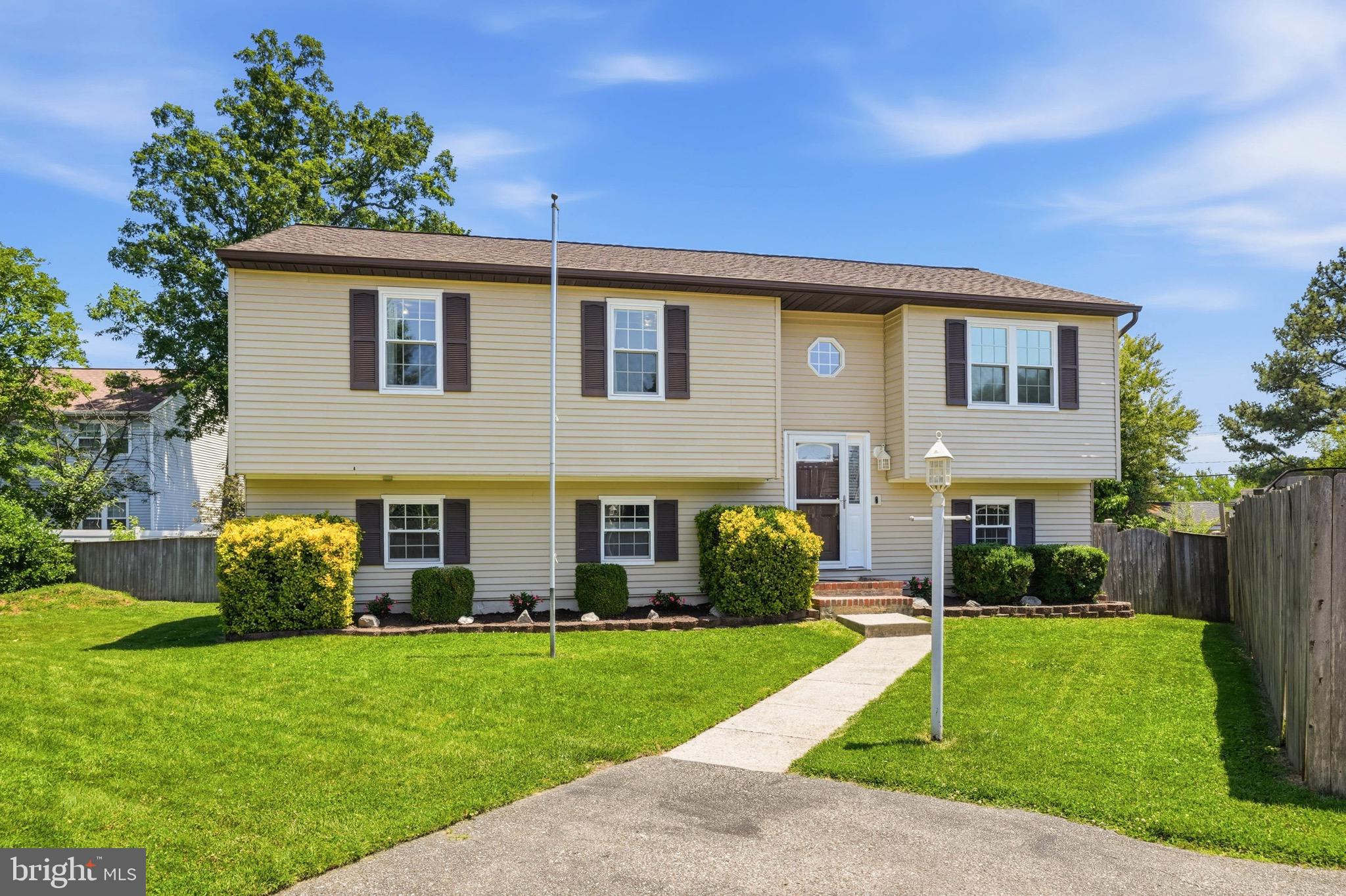 TOWERING OAKS - Residential