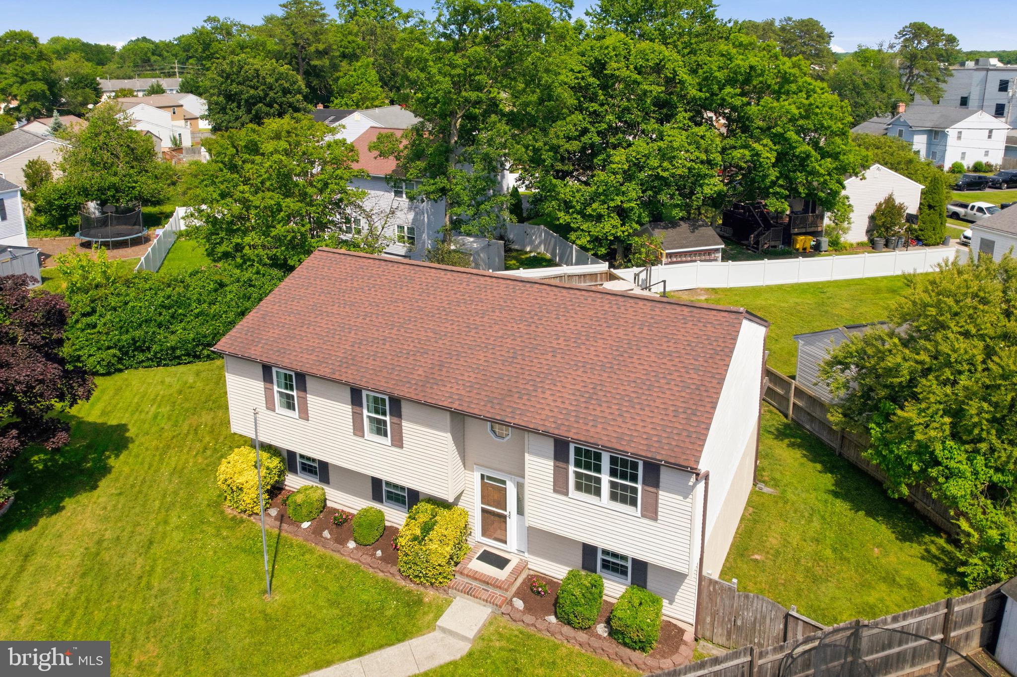TOWERING OAKS - Residential