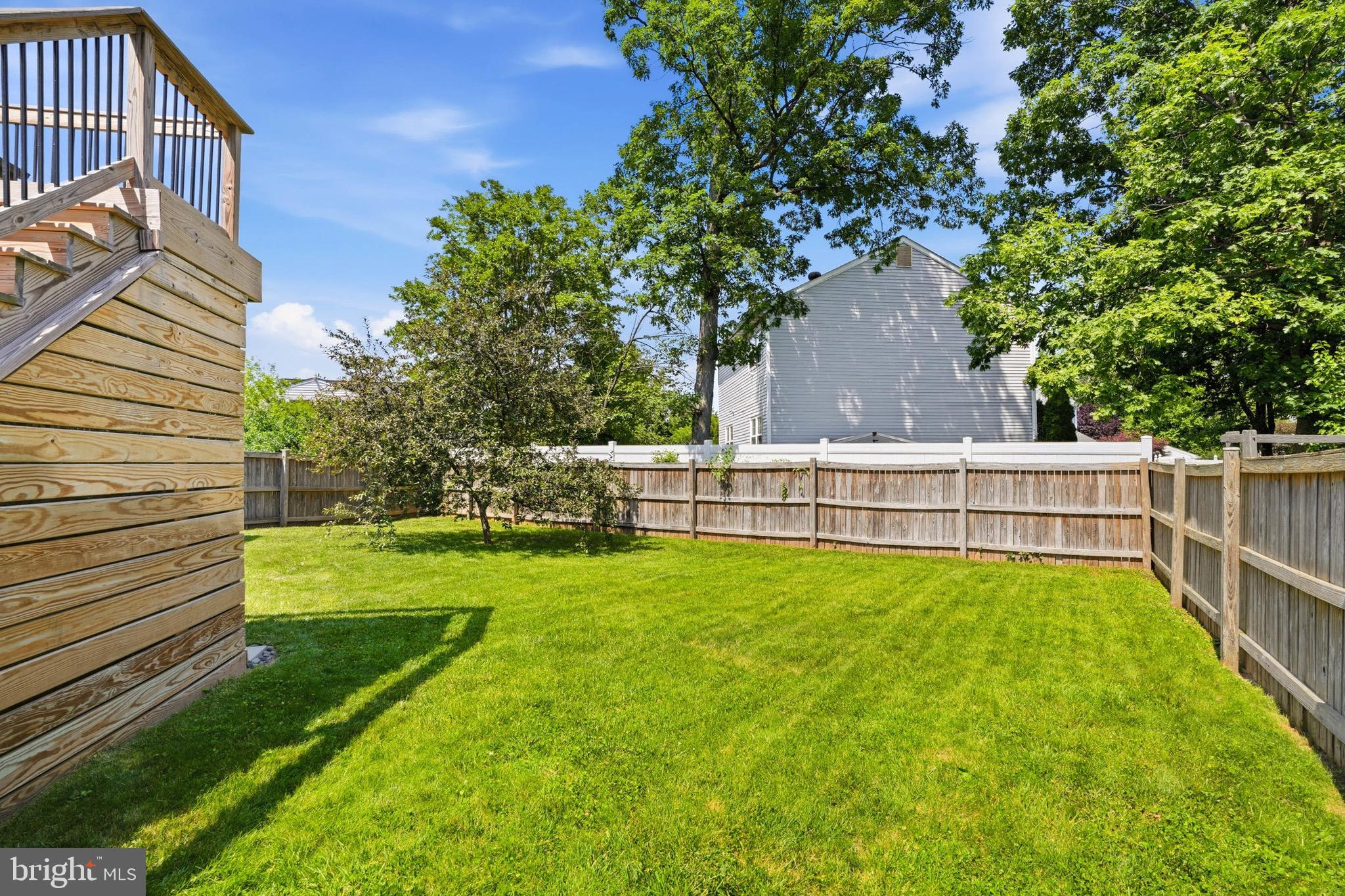 TOWERING OAKS - Residential