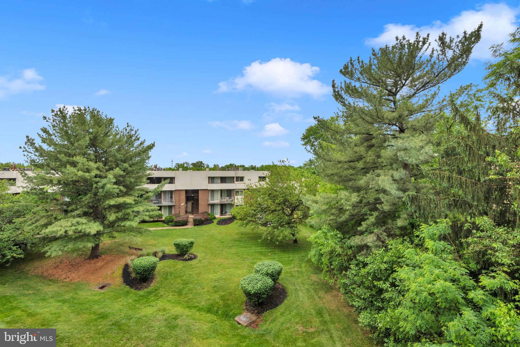 PINES CONDOMINIUM - Residential