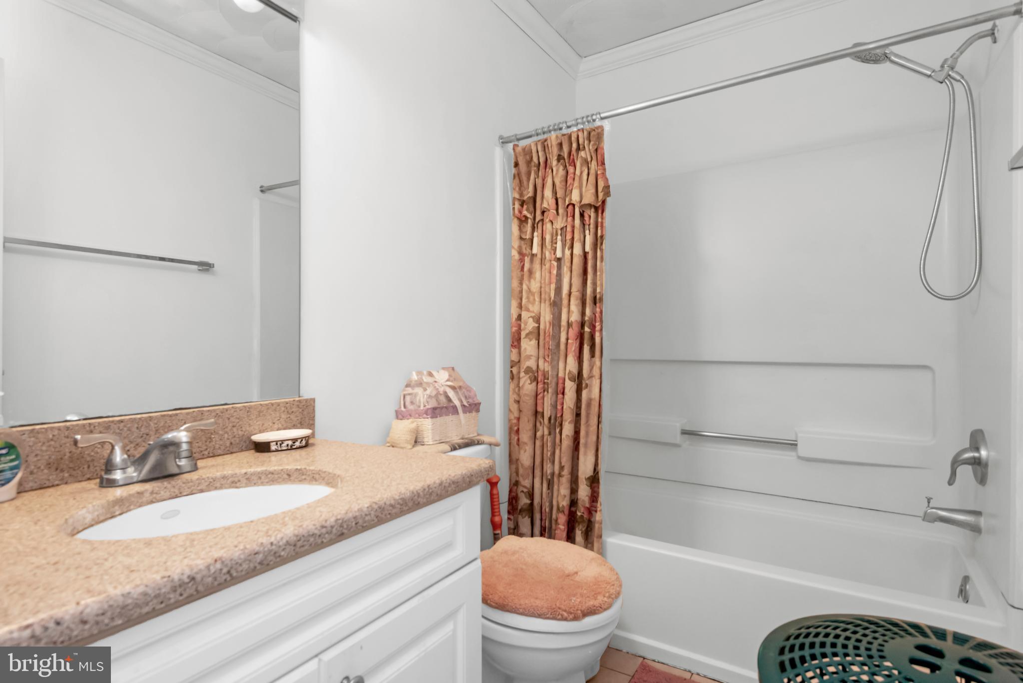 PINES CONDOMINIUM - Residential