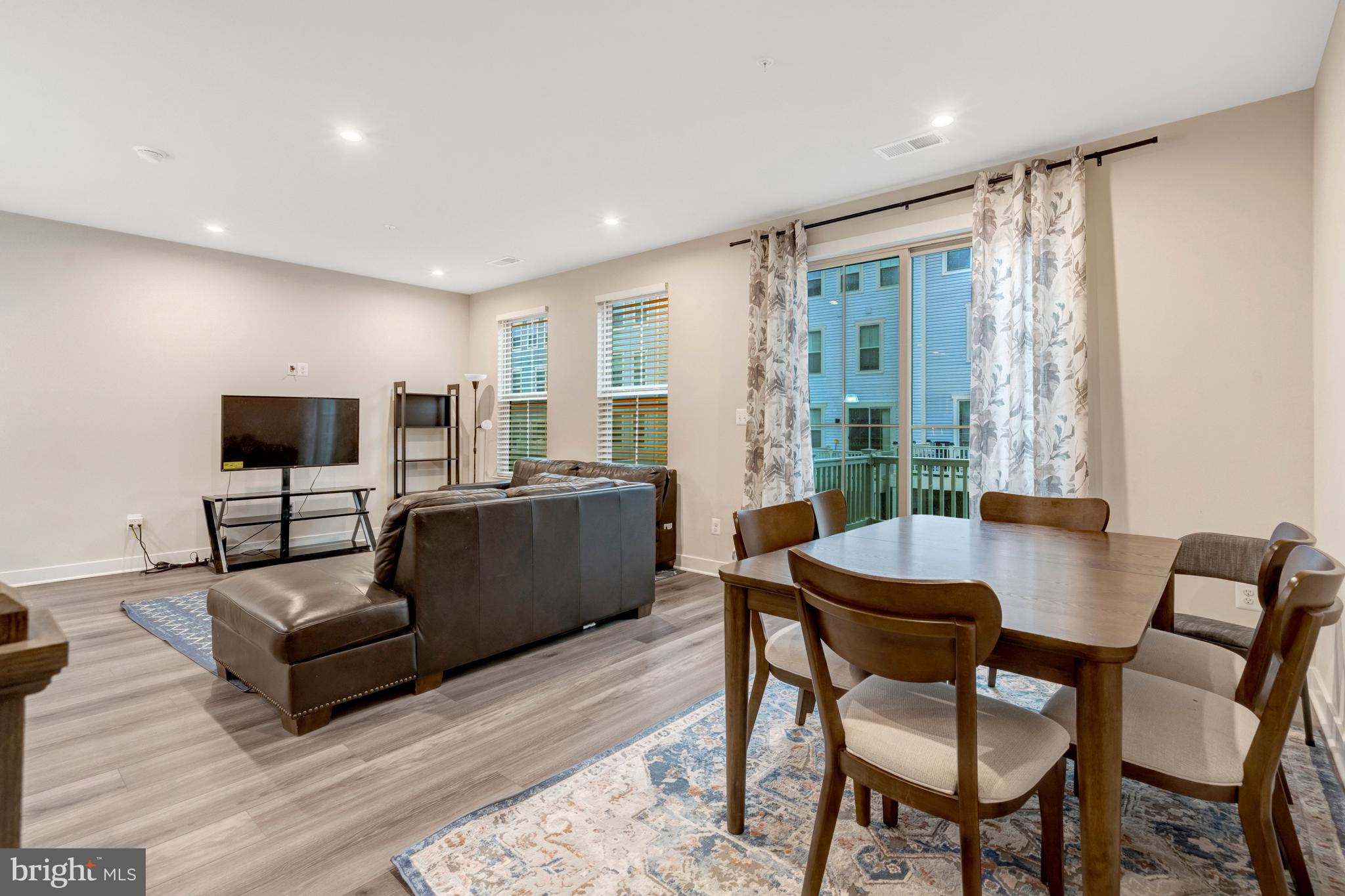 ARCOLA TOWN CENTER CONDO - Residential