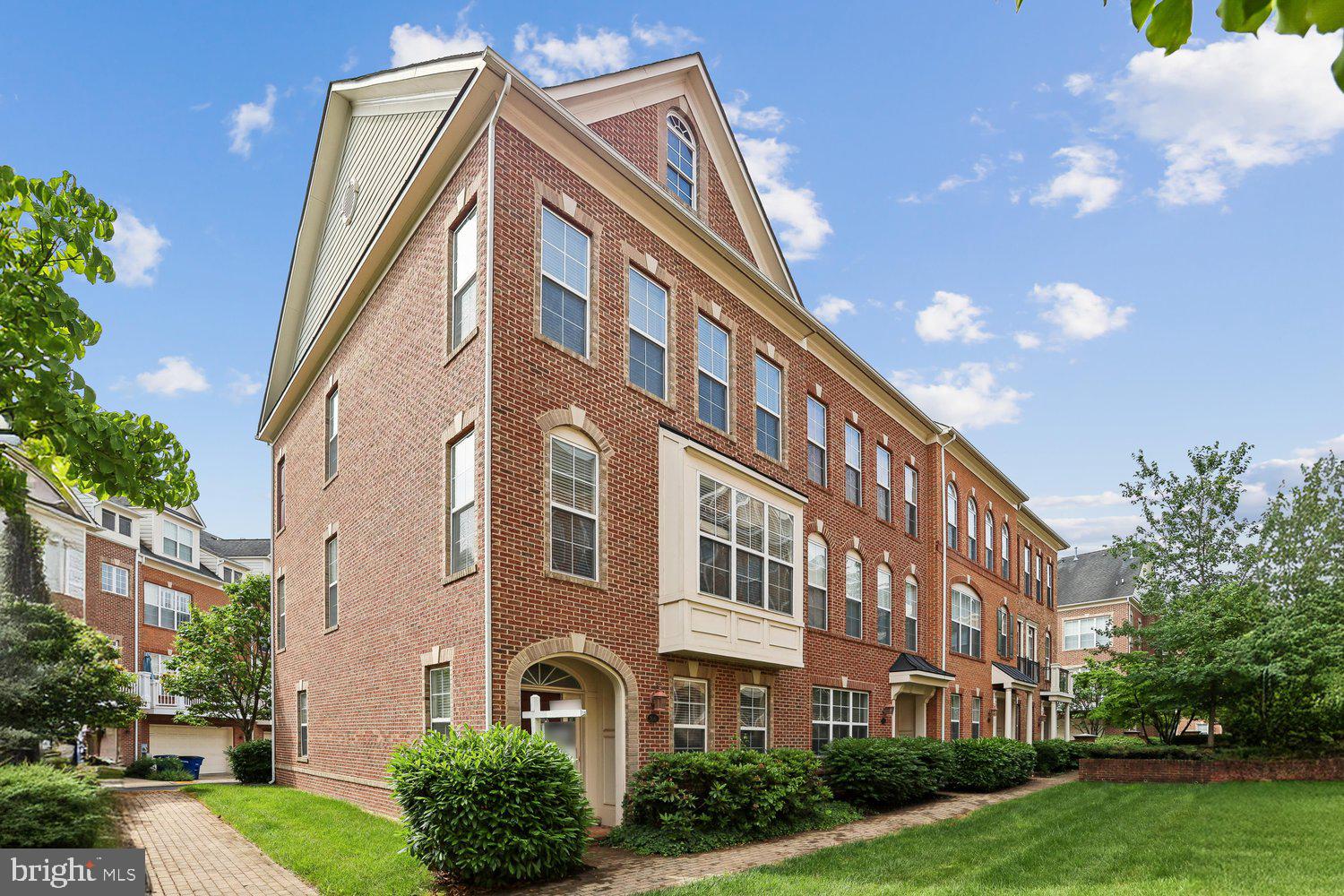 FORTNIGHTLY SQUARE - Residential
