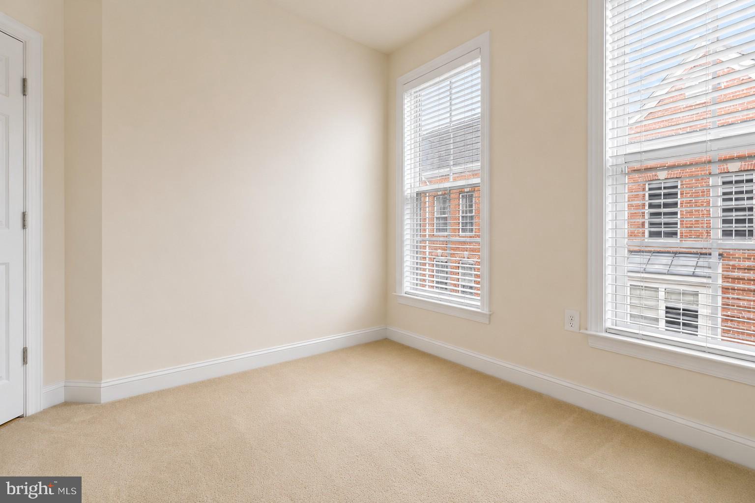 FORTNIGHTLY SQUARE - Residential