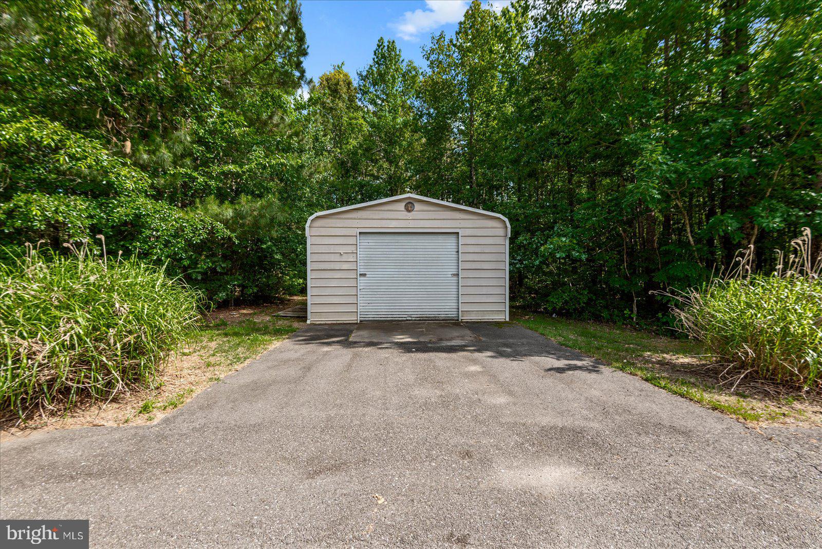 LAKELAND WOODS - Residential
