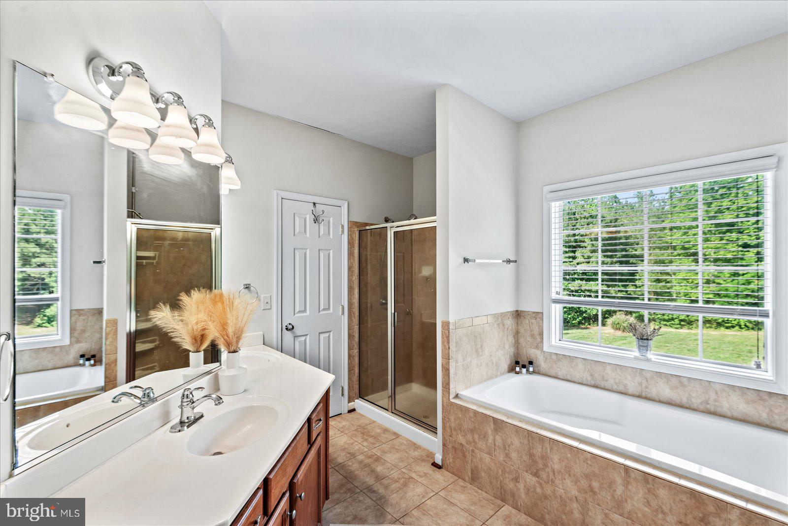 LAKELAND WOODS - Residential