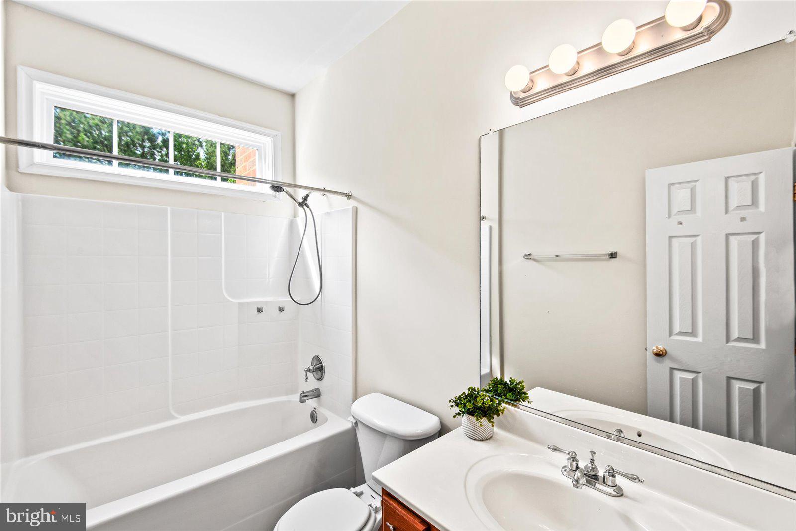 LAKELAND WOODS - Residential