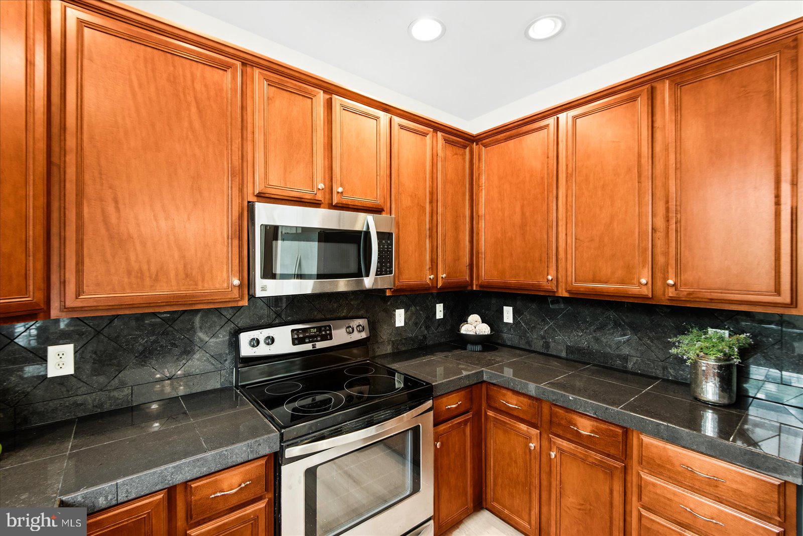 LAKELAND WOODS - Residential