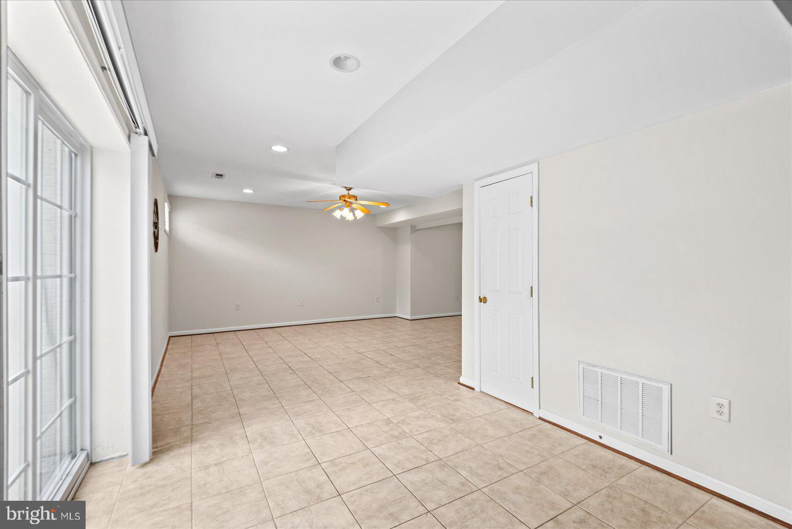 LAKELAND WOODS - Residential