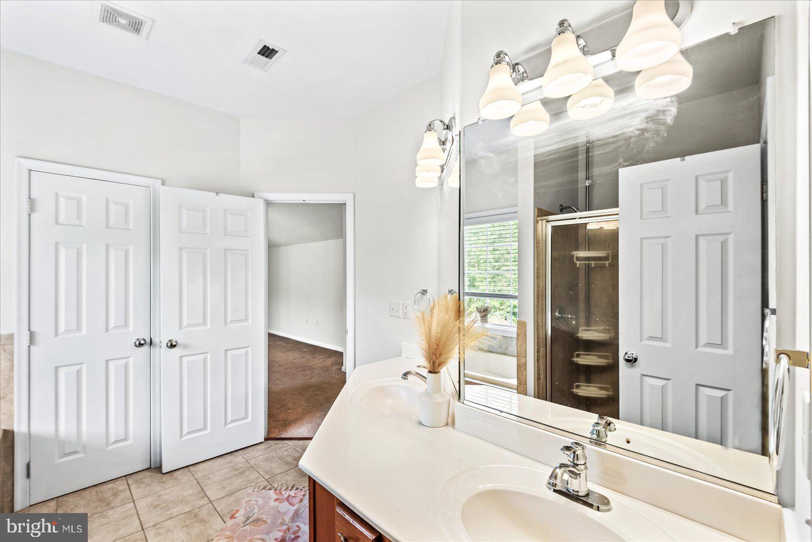 LAKELAND WOODS - Residential