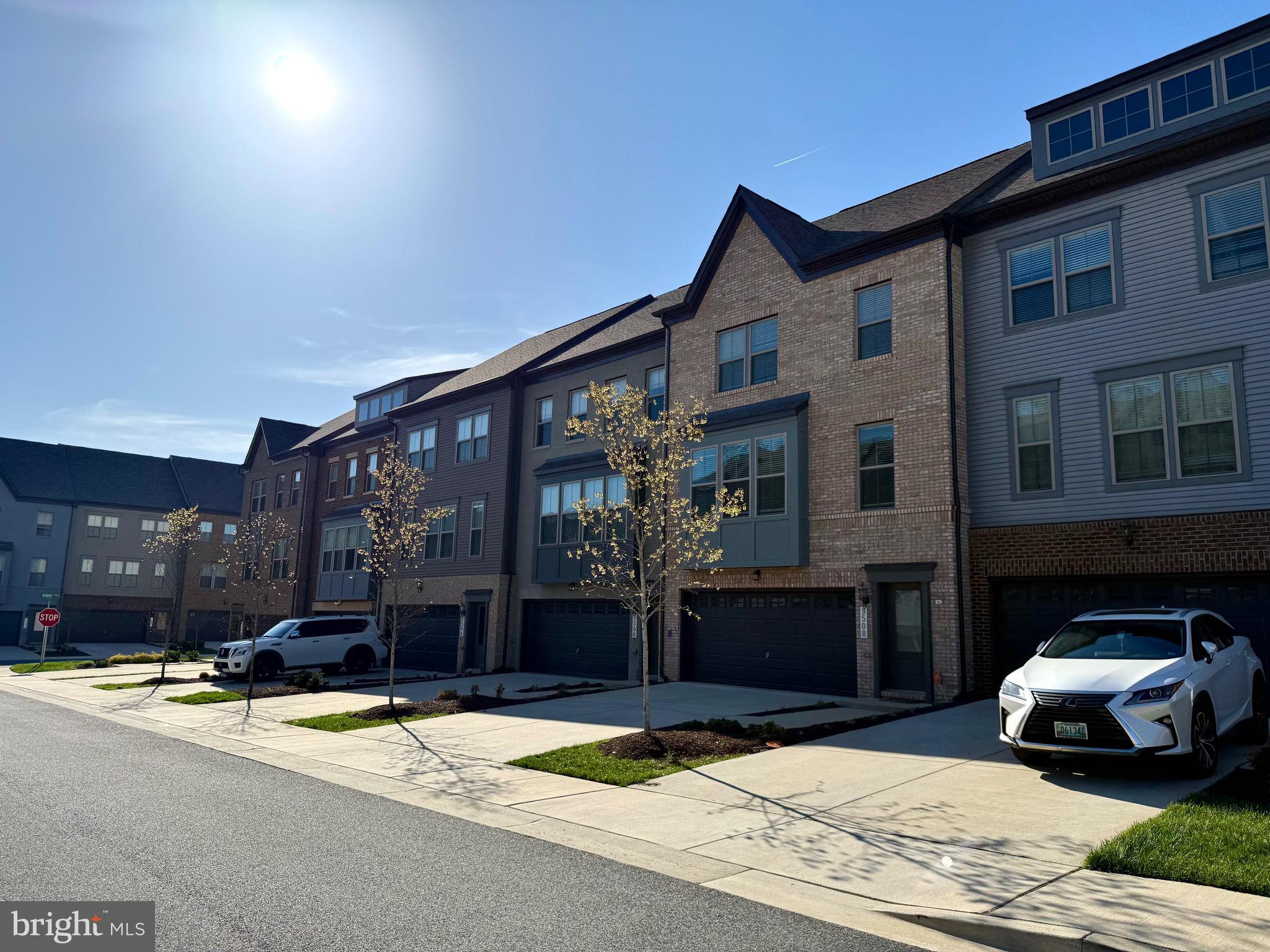 CAPITAL COURT - Residential
