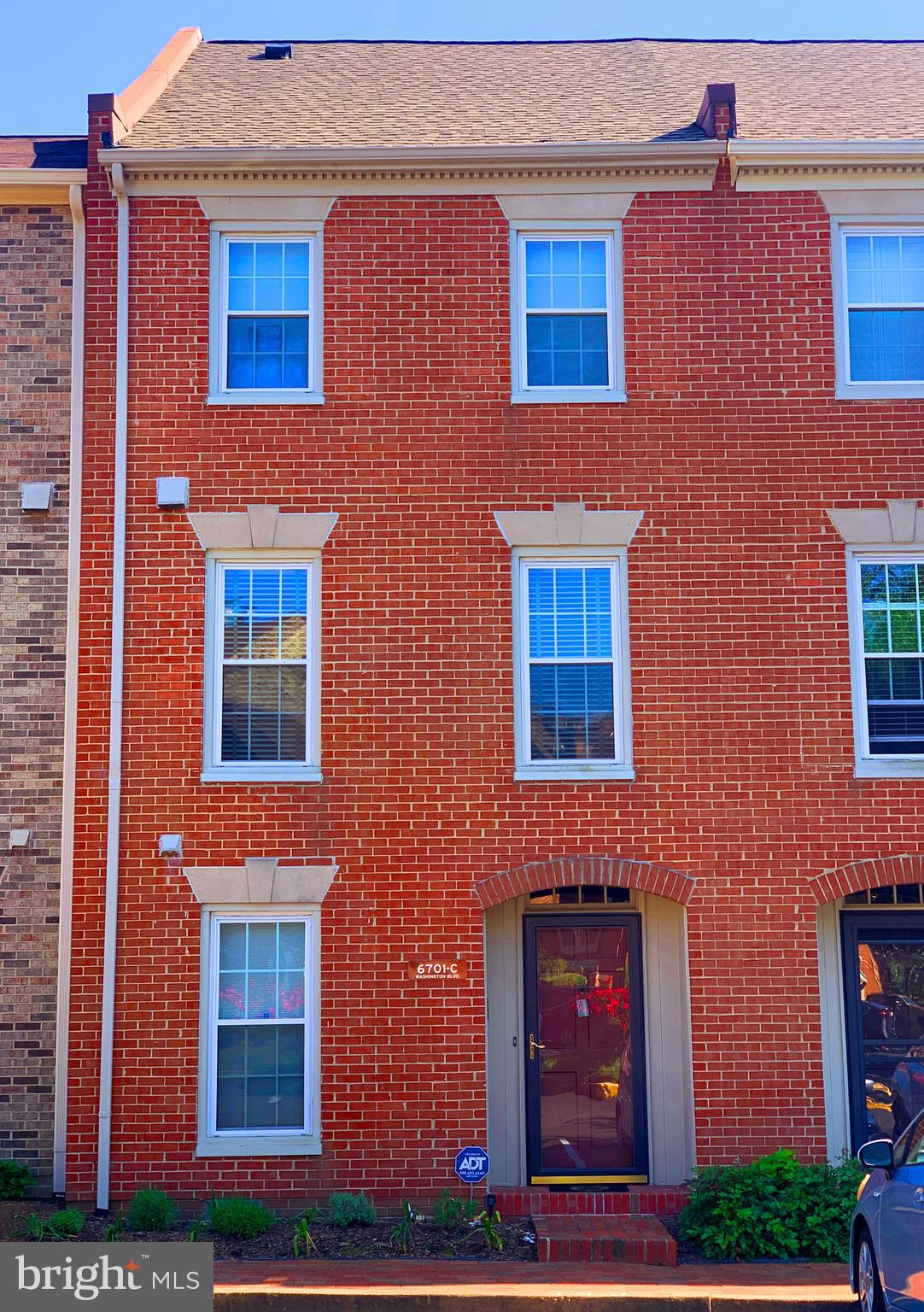 LAUREL MEWS - Residential Lease