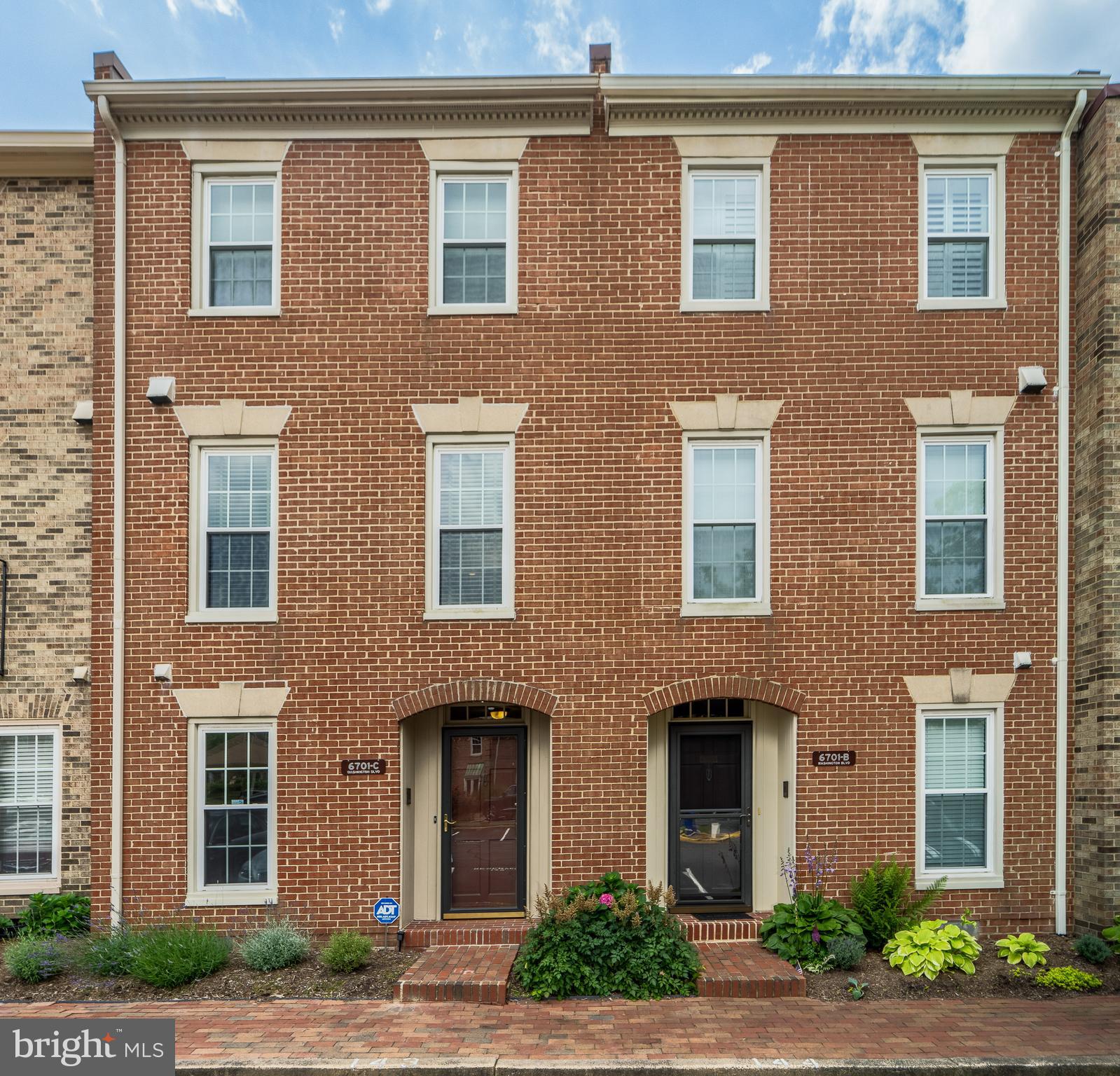 LAUREL MEWS - Residential Lease