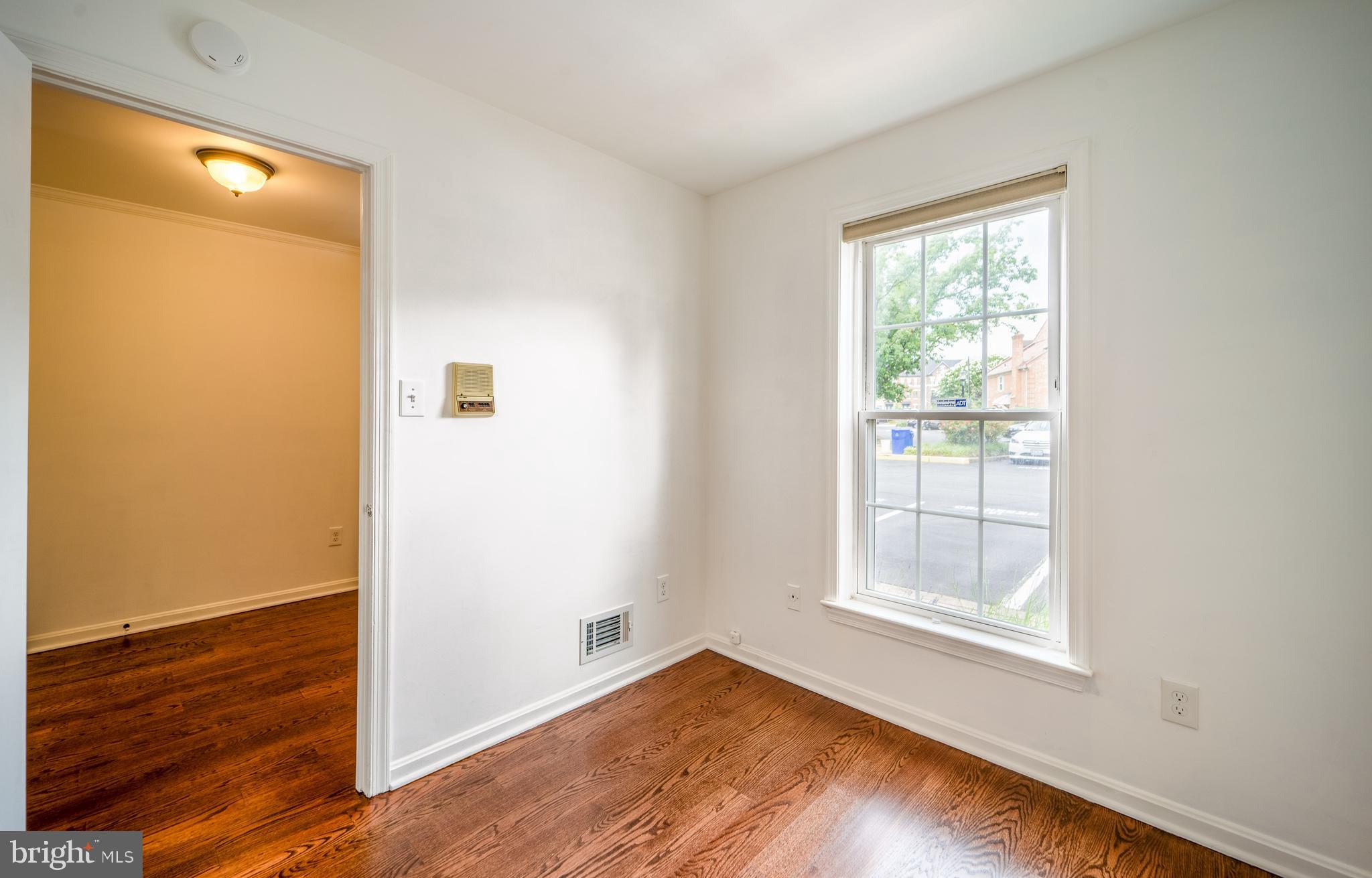 LAUREL MEWS - Residential Lease