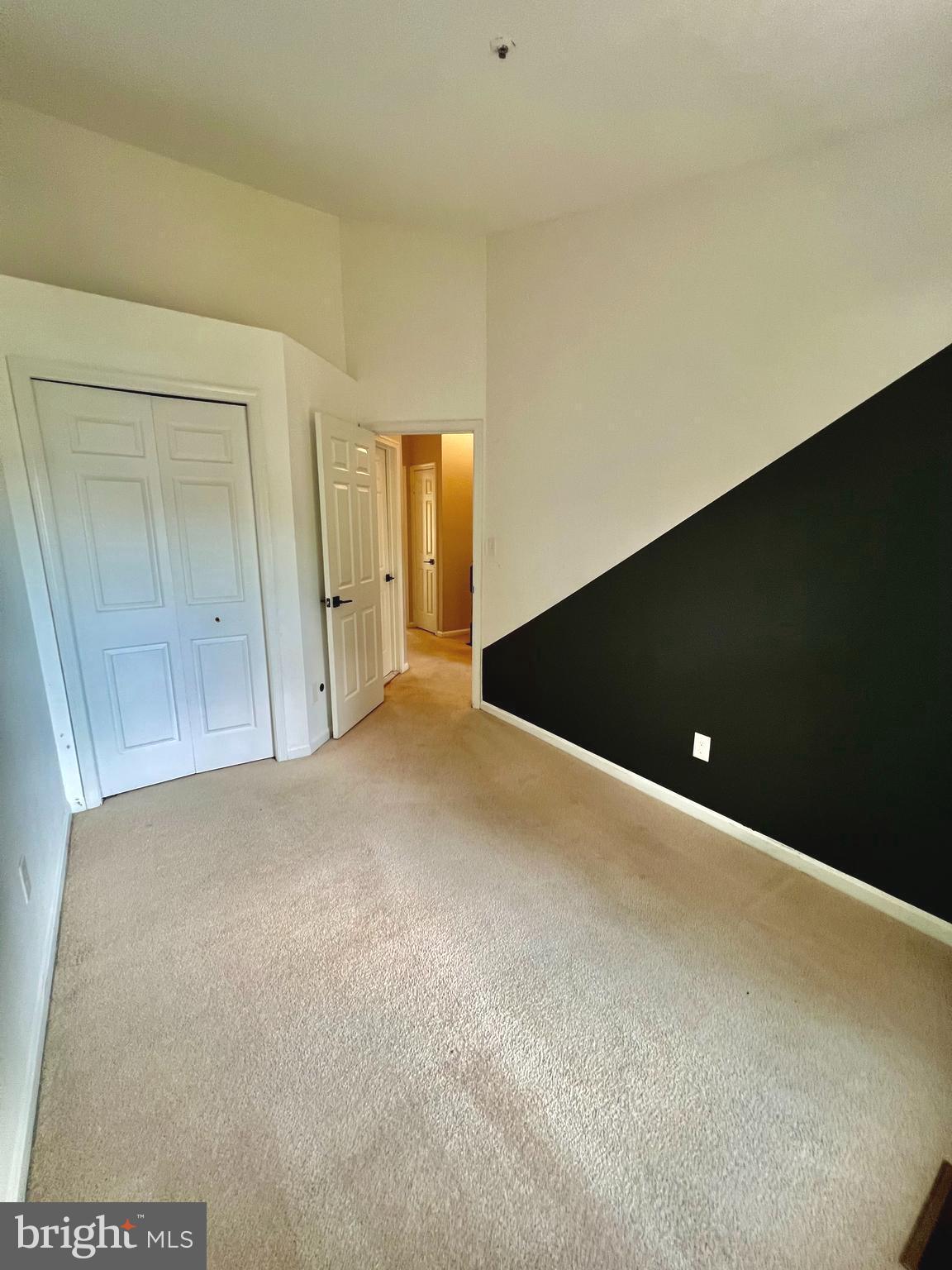 HOLLY POINTE - Residential