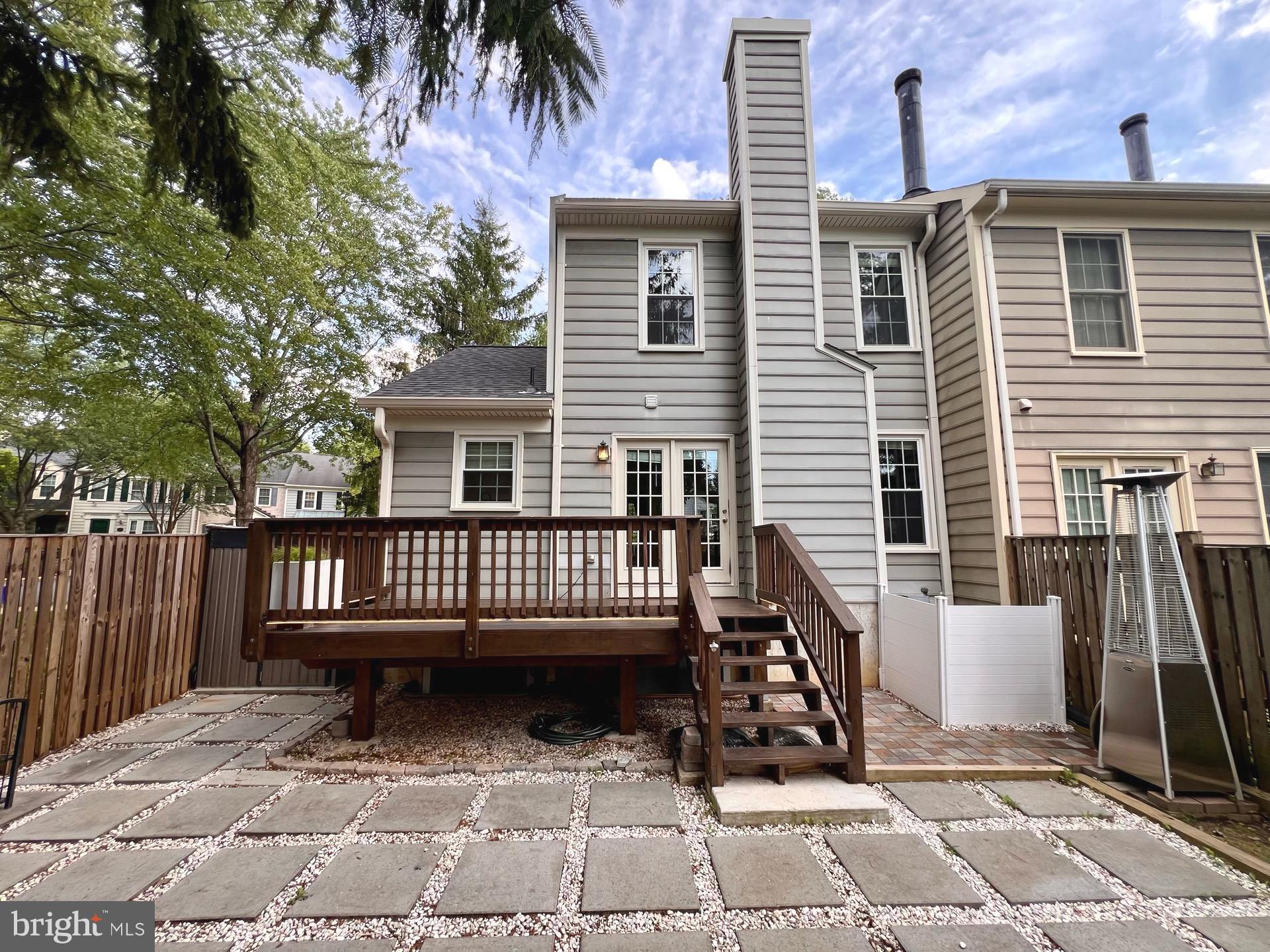 HOLLY POINTE - Residential