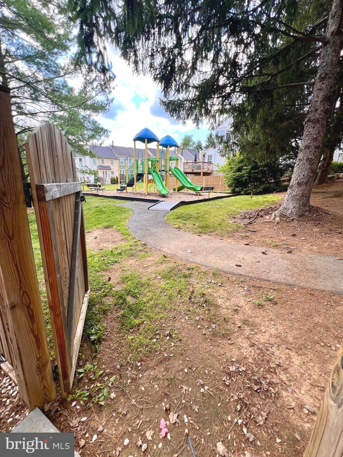 HOLLY POINTE - Residential