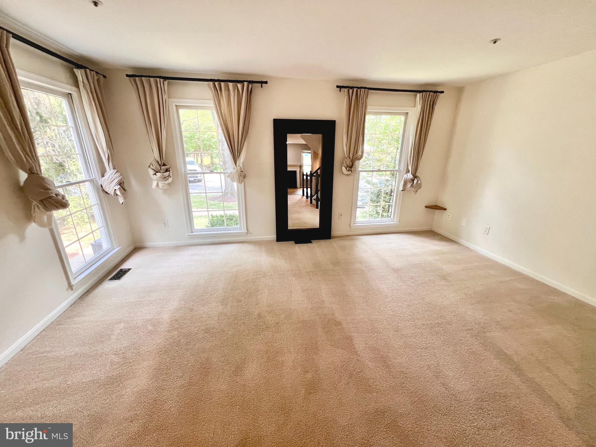 HOLLY POINTE - Residential