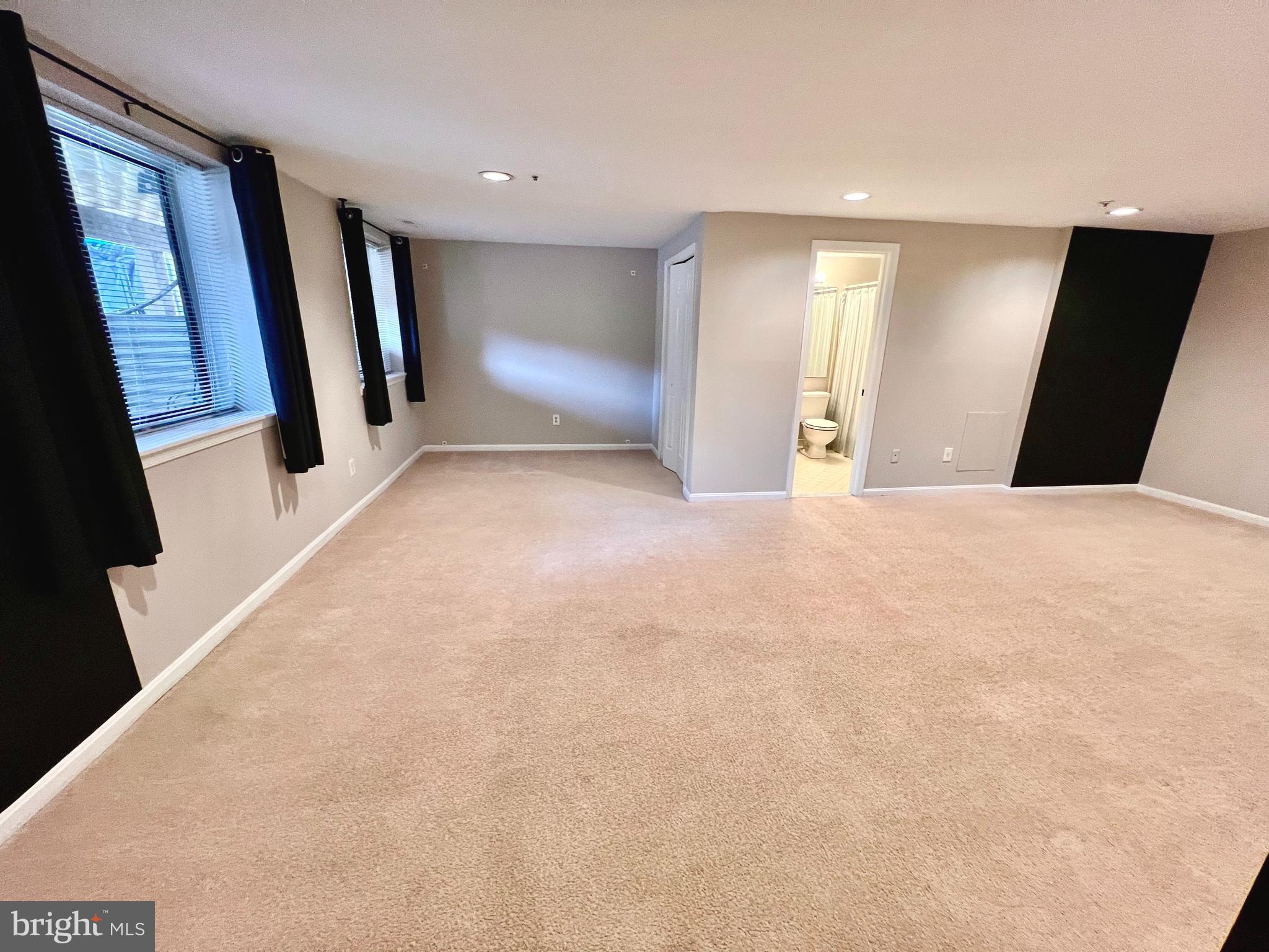 HOLLY POINTE - Residential